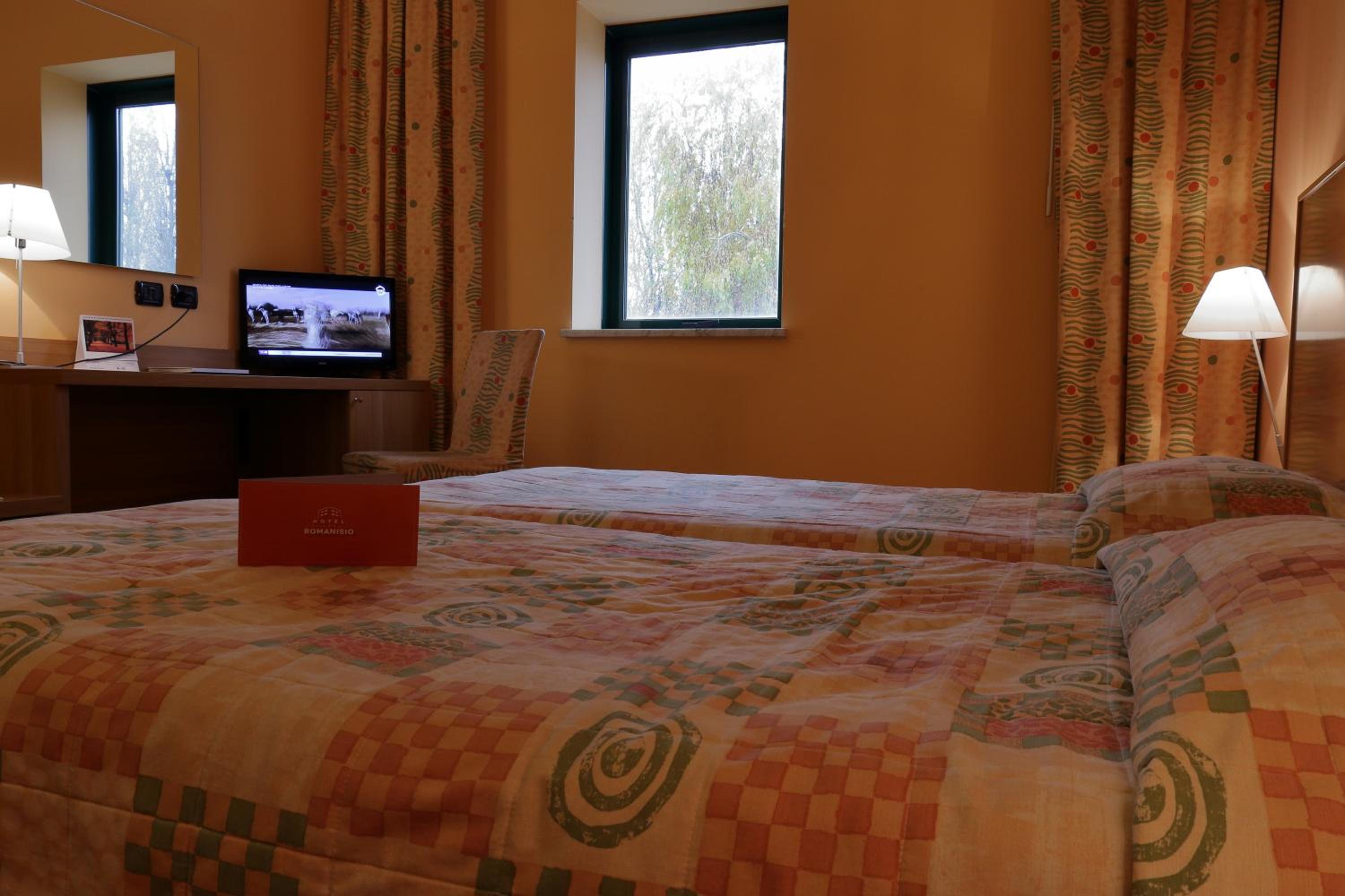 Standard Double or Twin Room - Photo 4