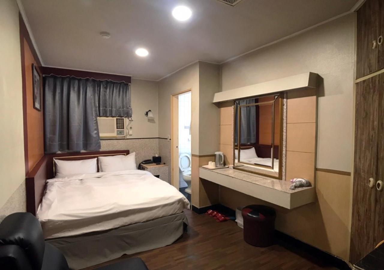 Economy Double Room - Photo 7