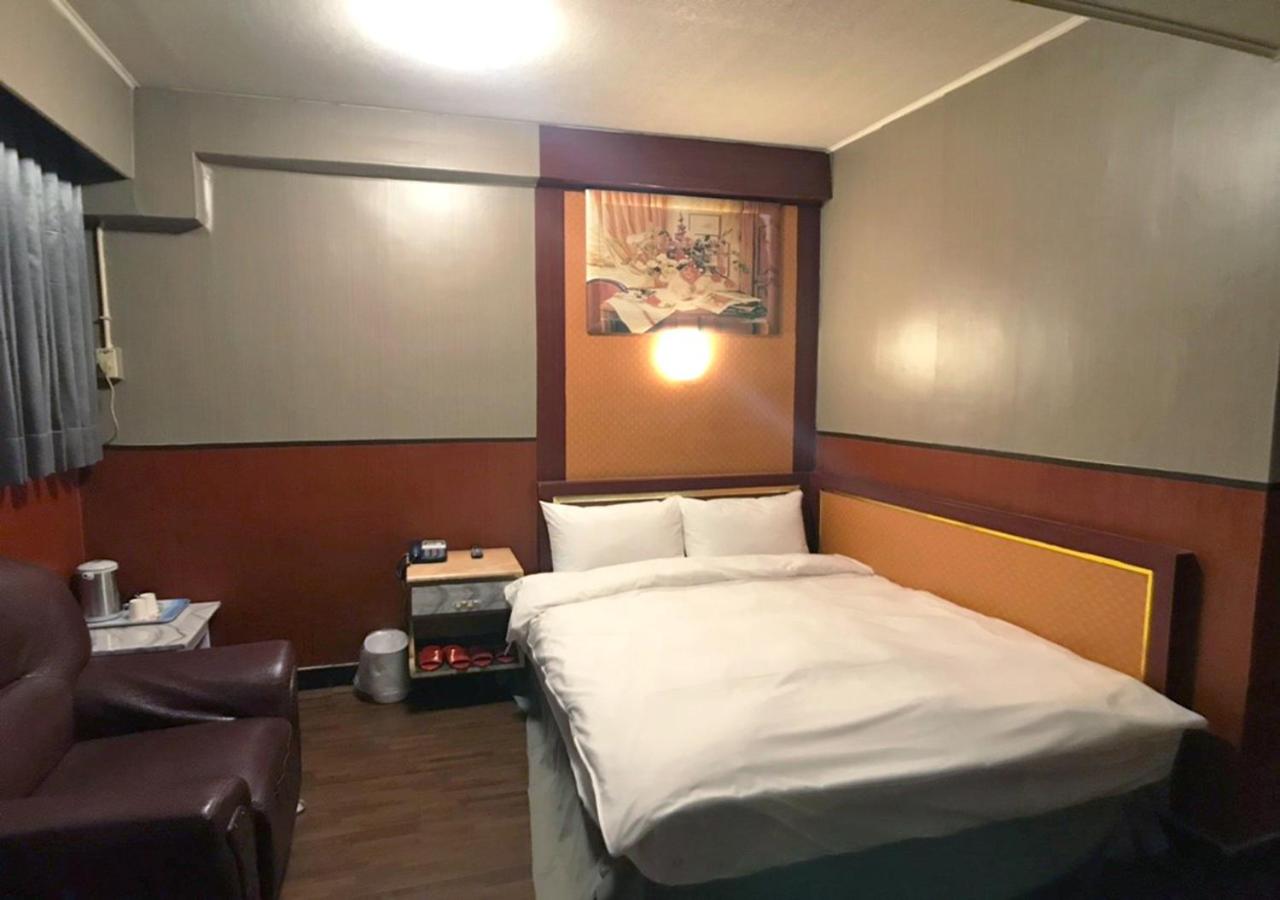 Economy Double Room - Photo 9