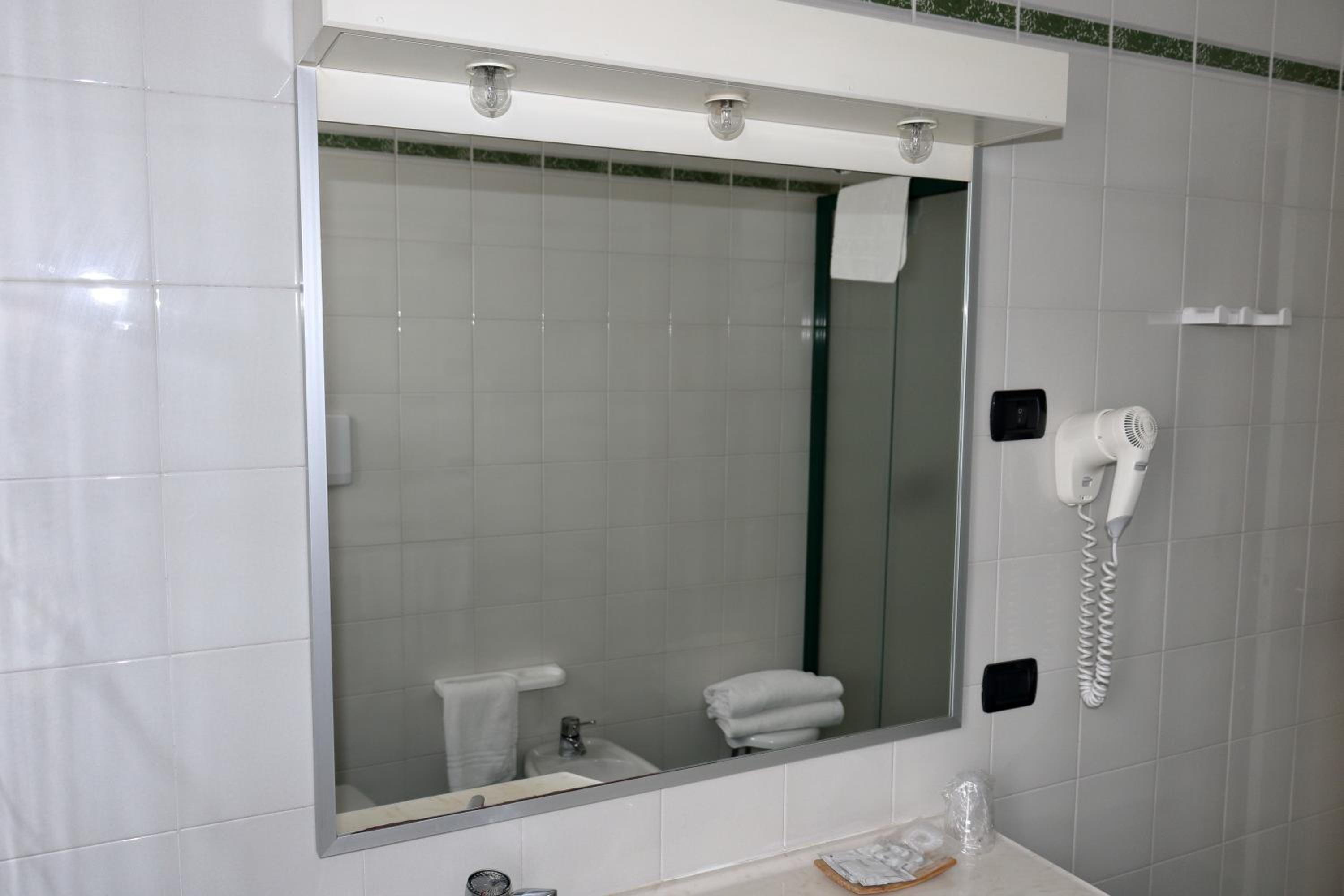 Large Double Room - Photo 2