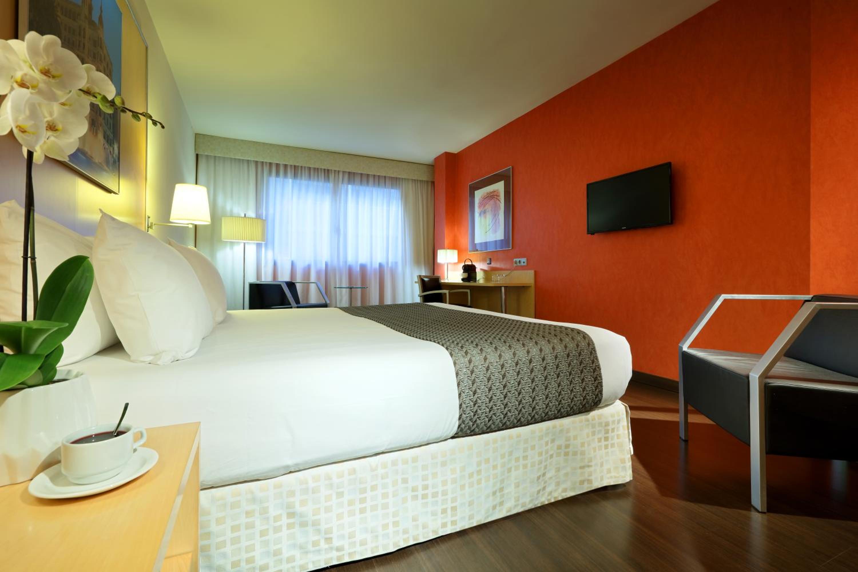 Deluxe Room thumbnail 5