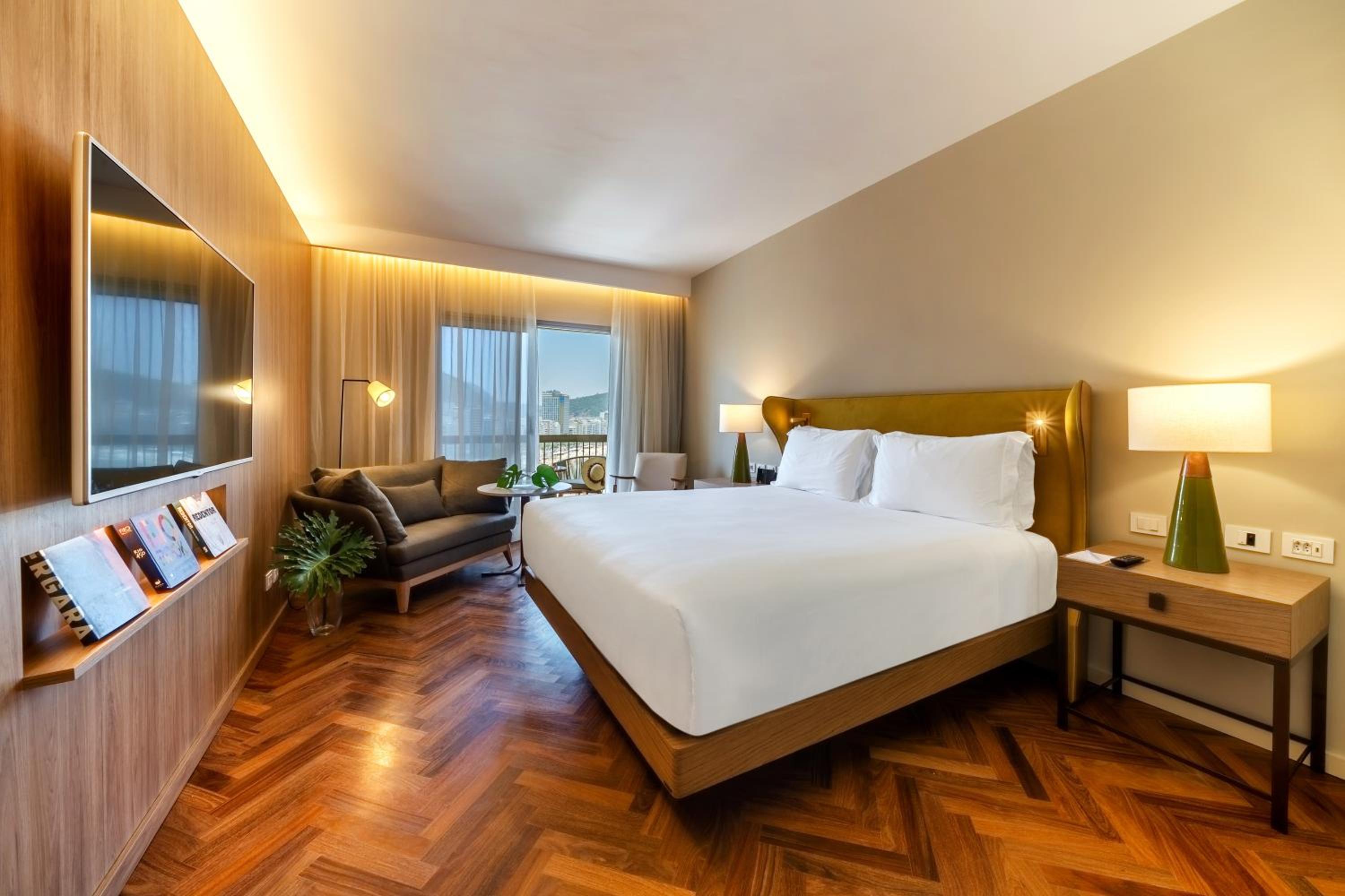 Fairmont Gold King Room with City View