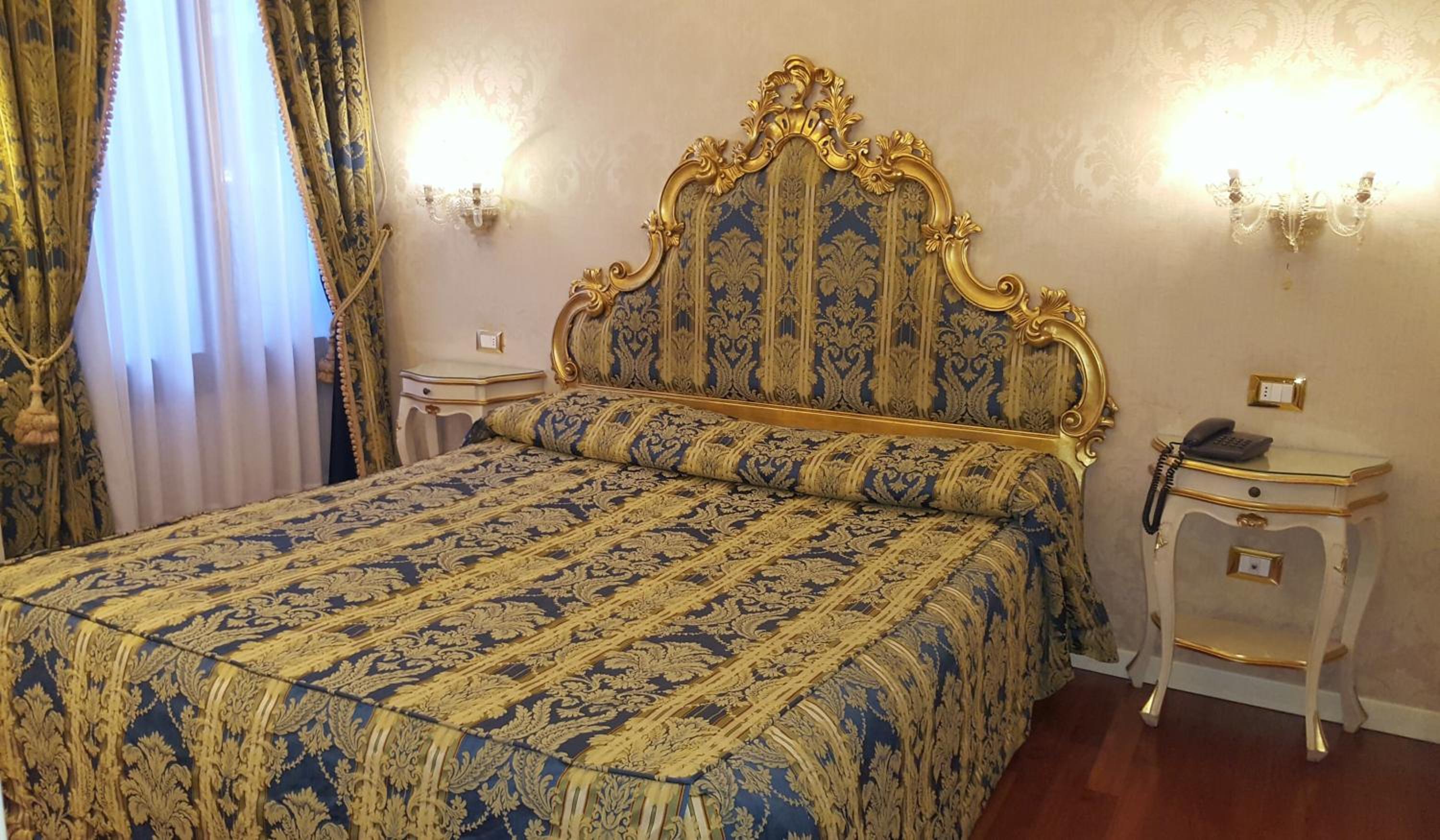 Double or Twin Room photo 3