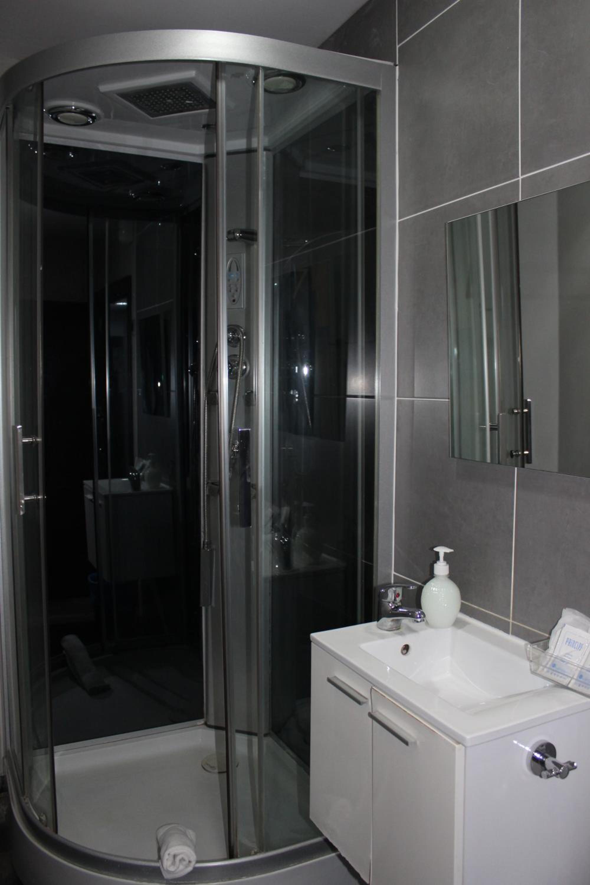 Double or Twin Room with Shared Bathroom photo 3