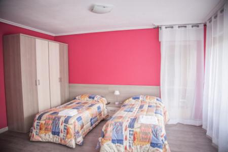 Twin Room with Shared Bathroom photo 2