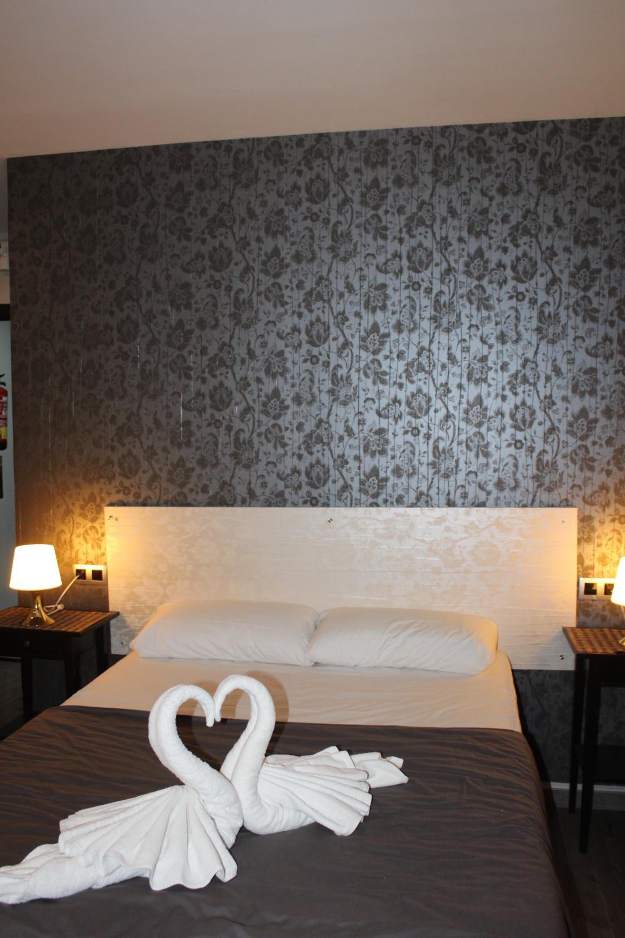Family or Triple Room with Private Bathroom photo 2