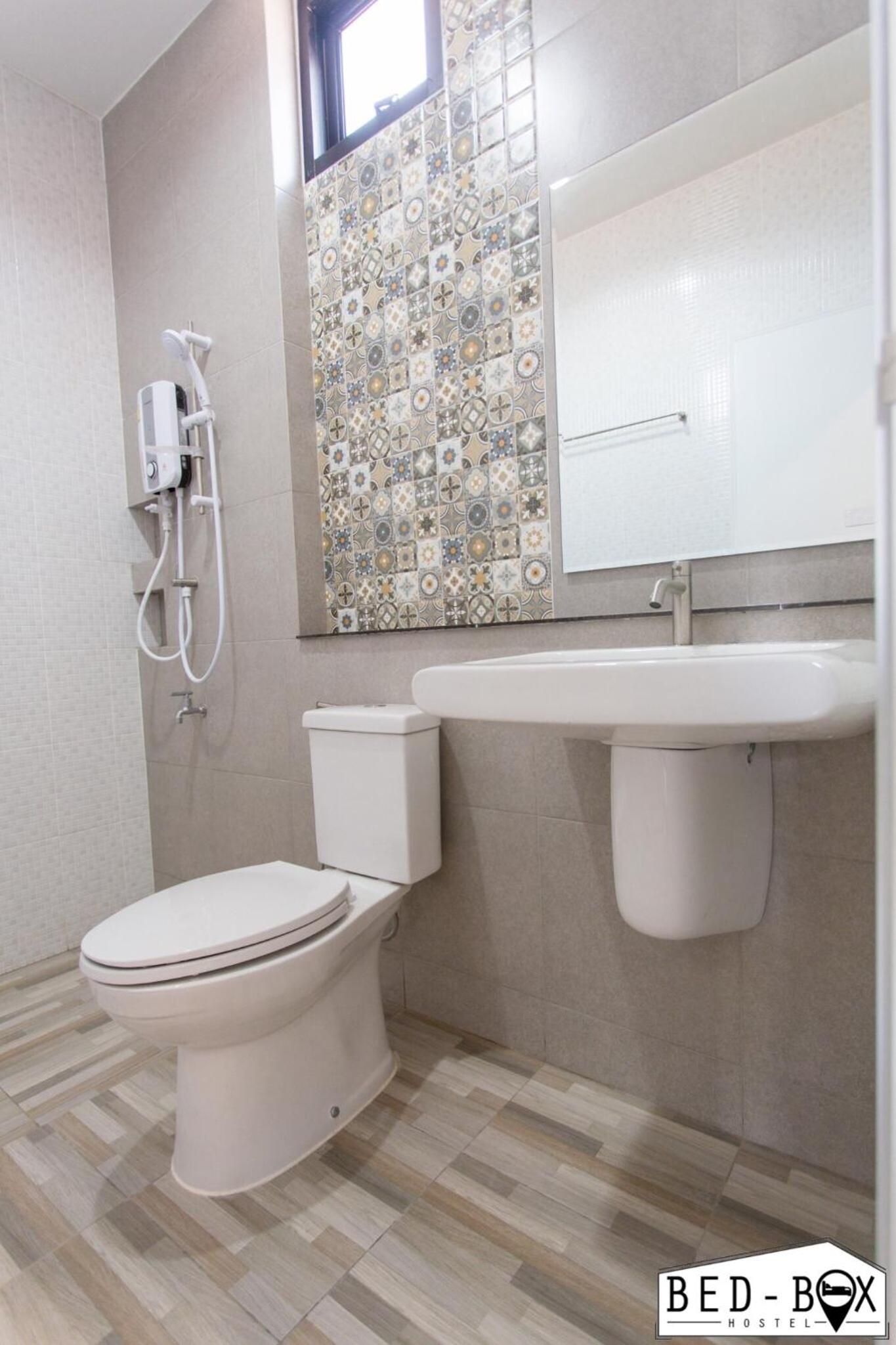 Standard King Room - Photo 8