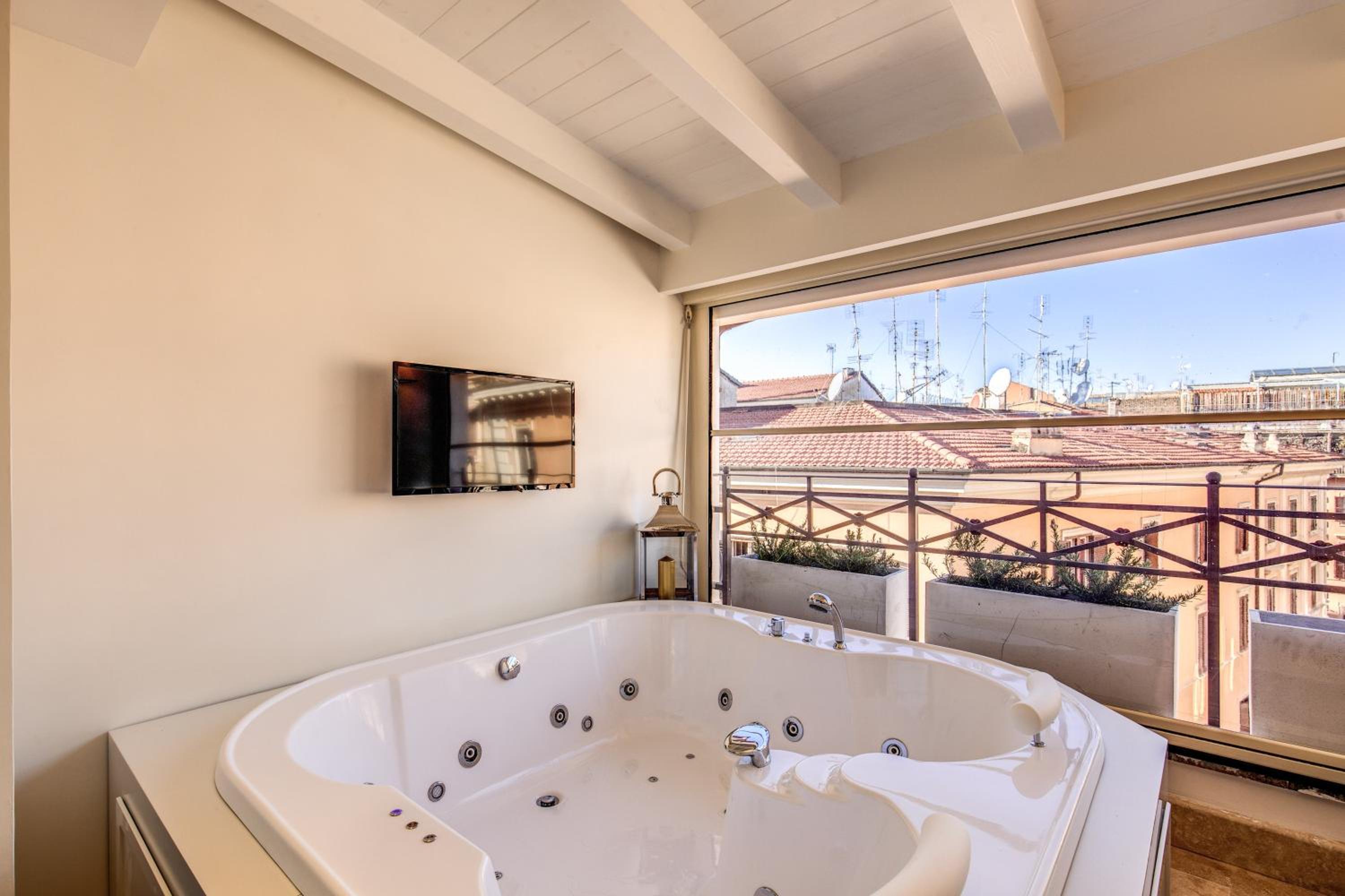 Suite with Spa Bath photo 3