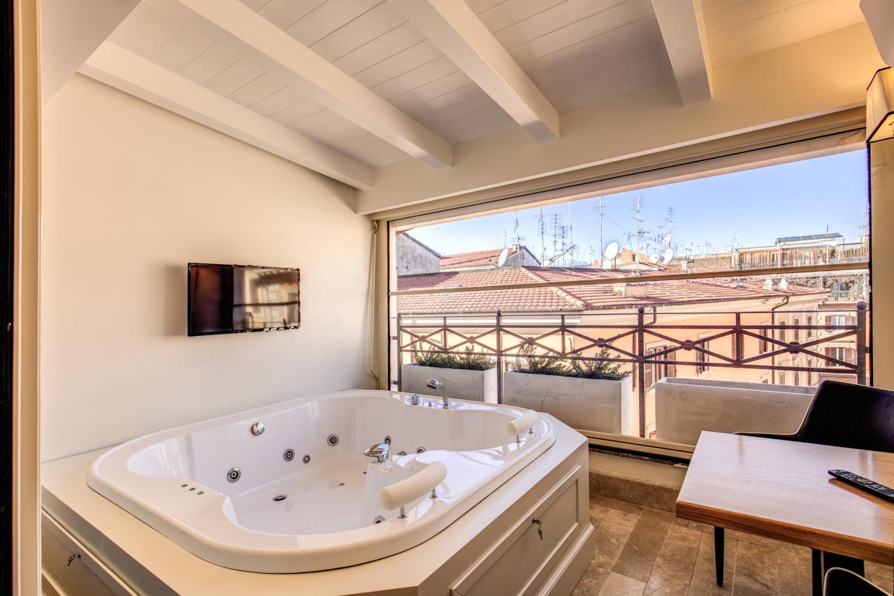 Suite with Spa Bath photo 3