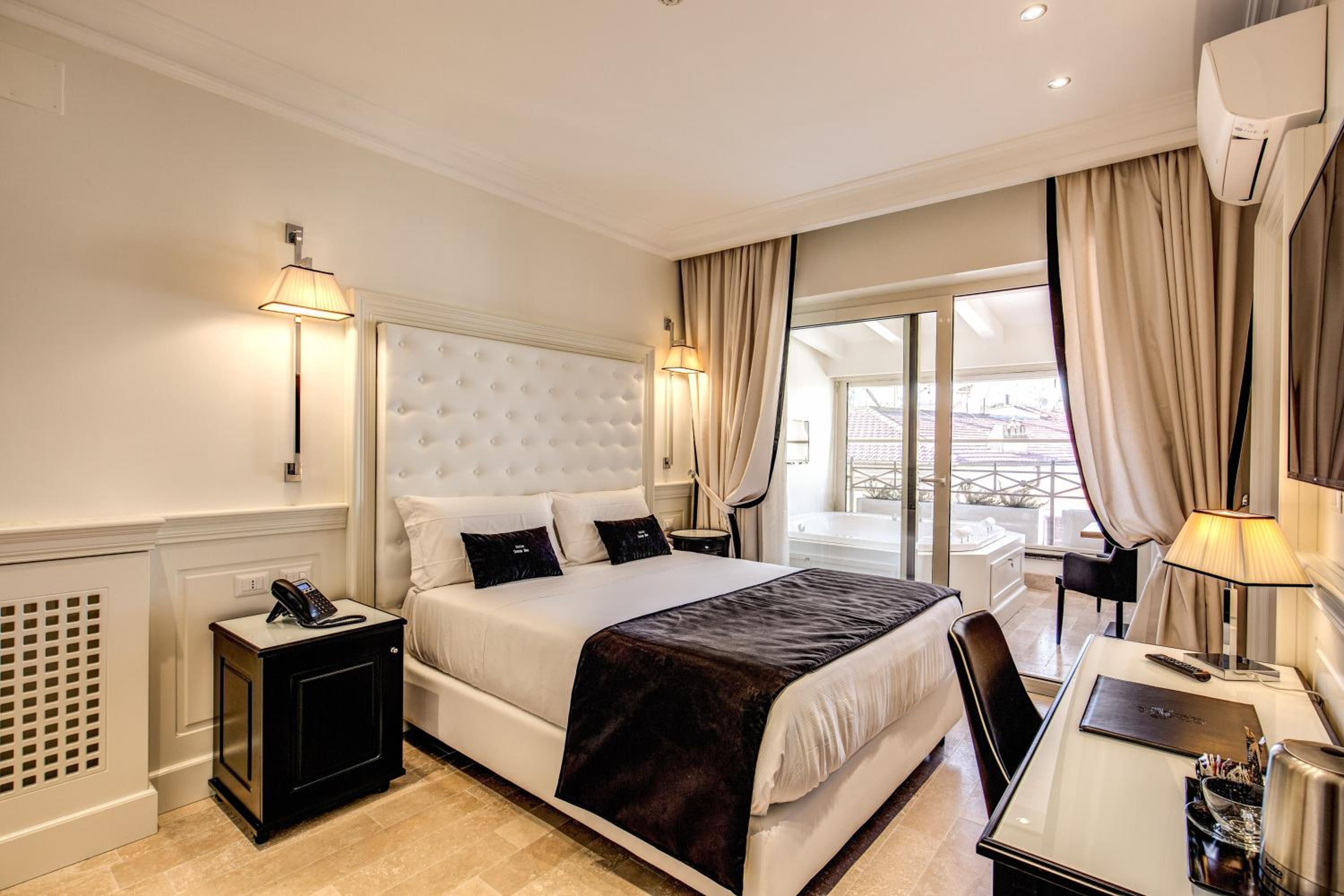 Suite with Spa Bath photo 1