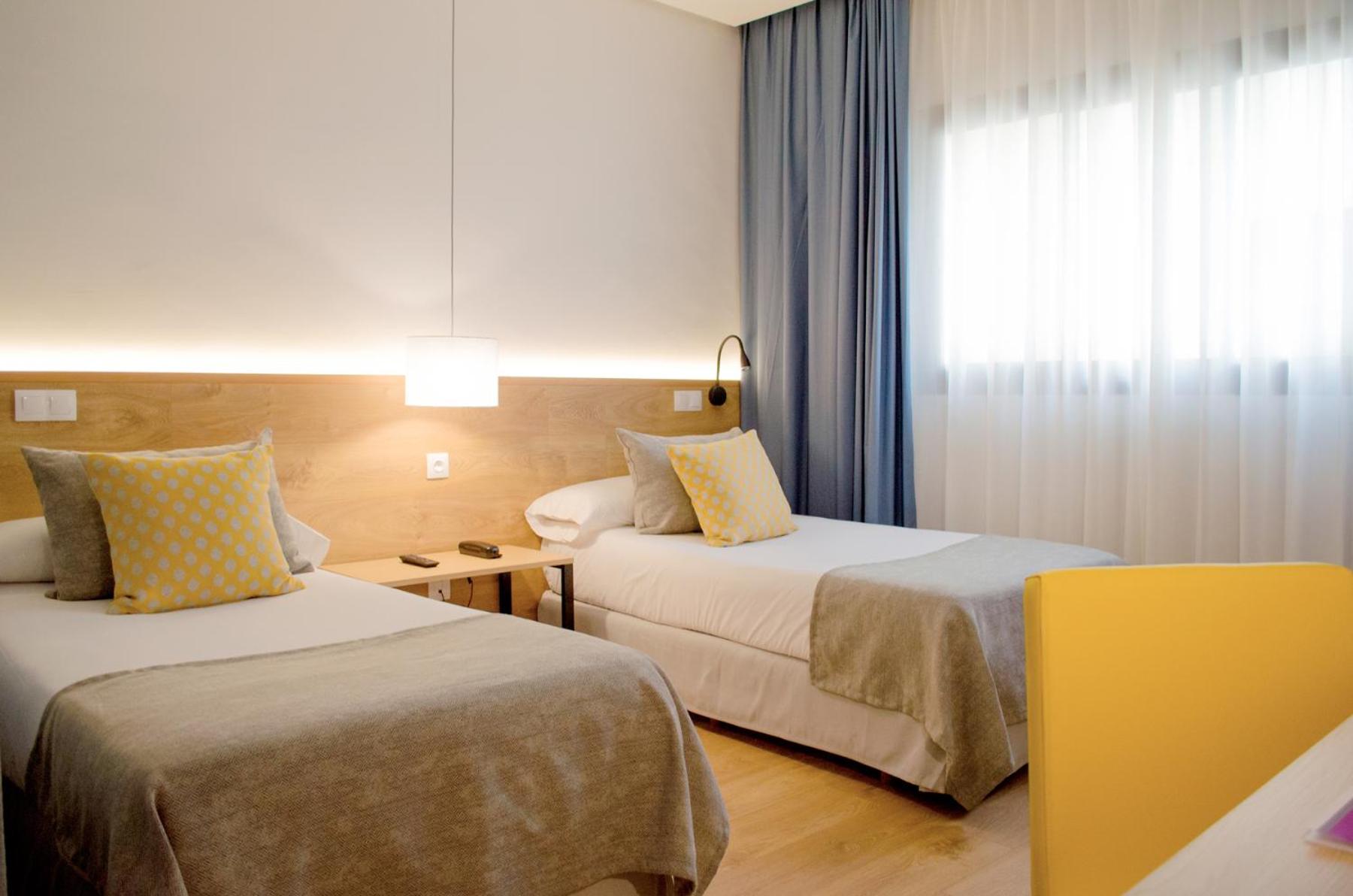 Twin Room - Photo 2