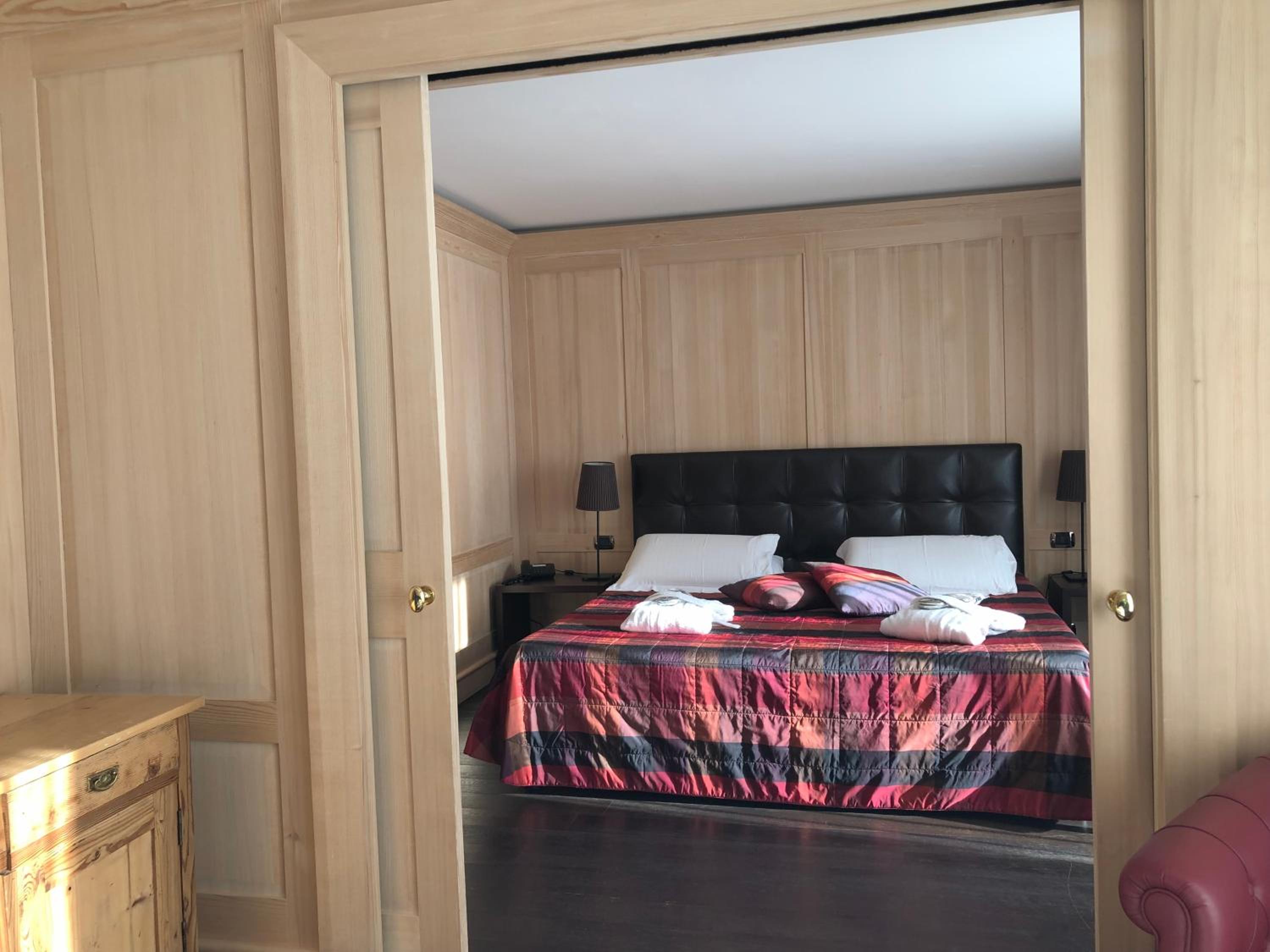 Suite - Photo 5