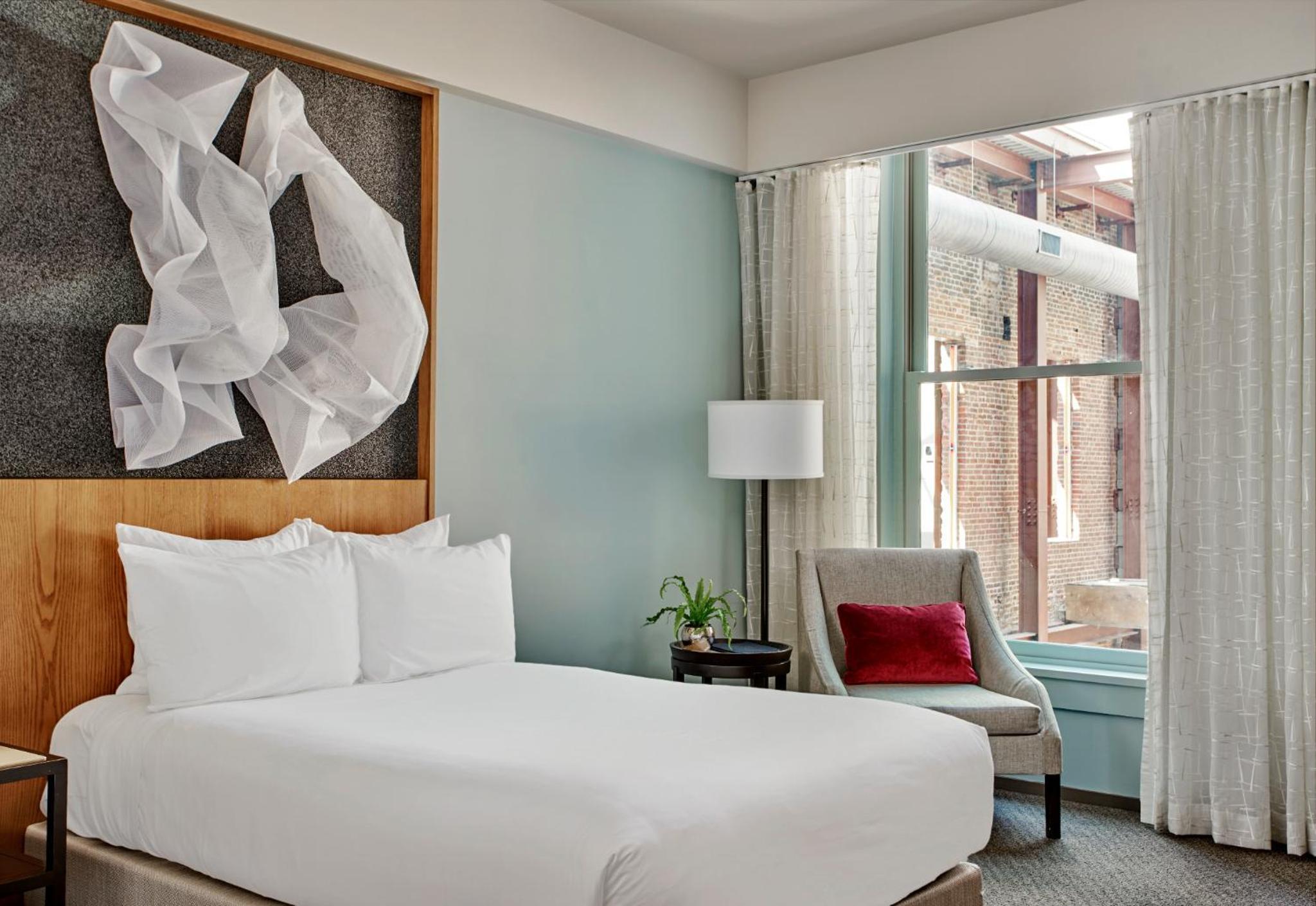 Deluxe King Room - Photo 5