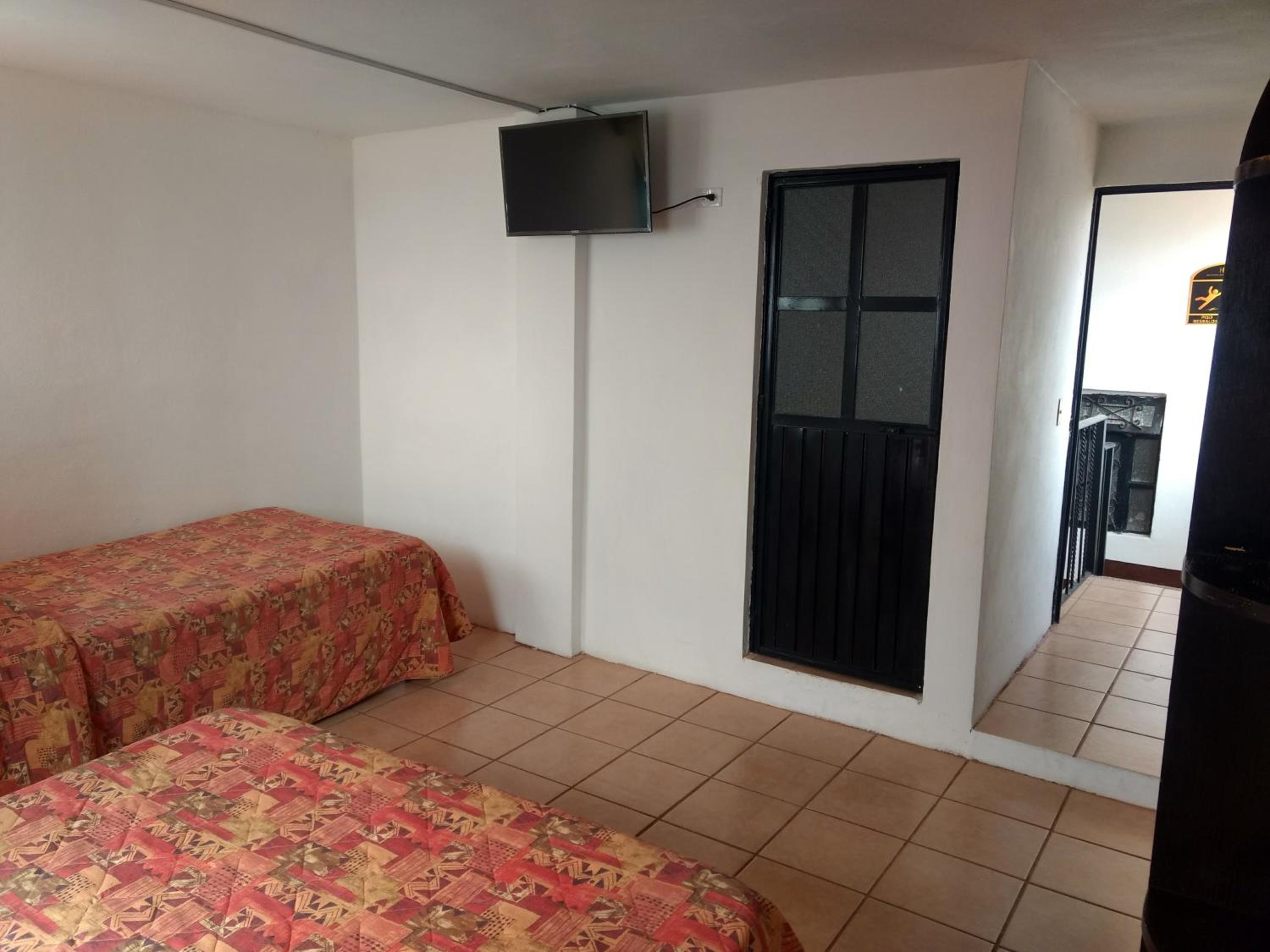 Basic Triple Room photo 3