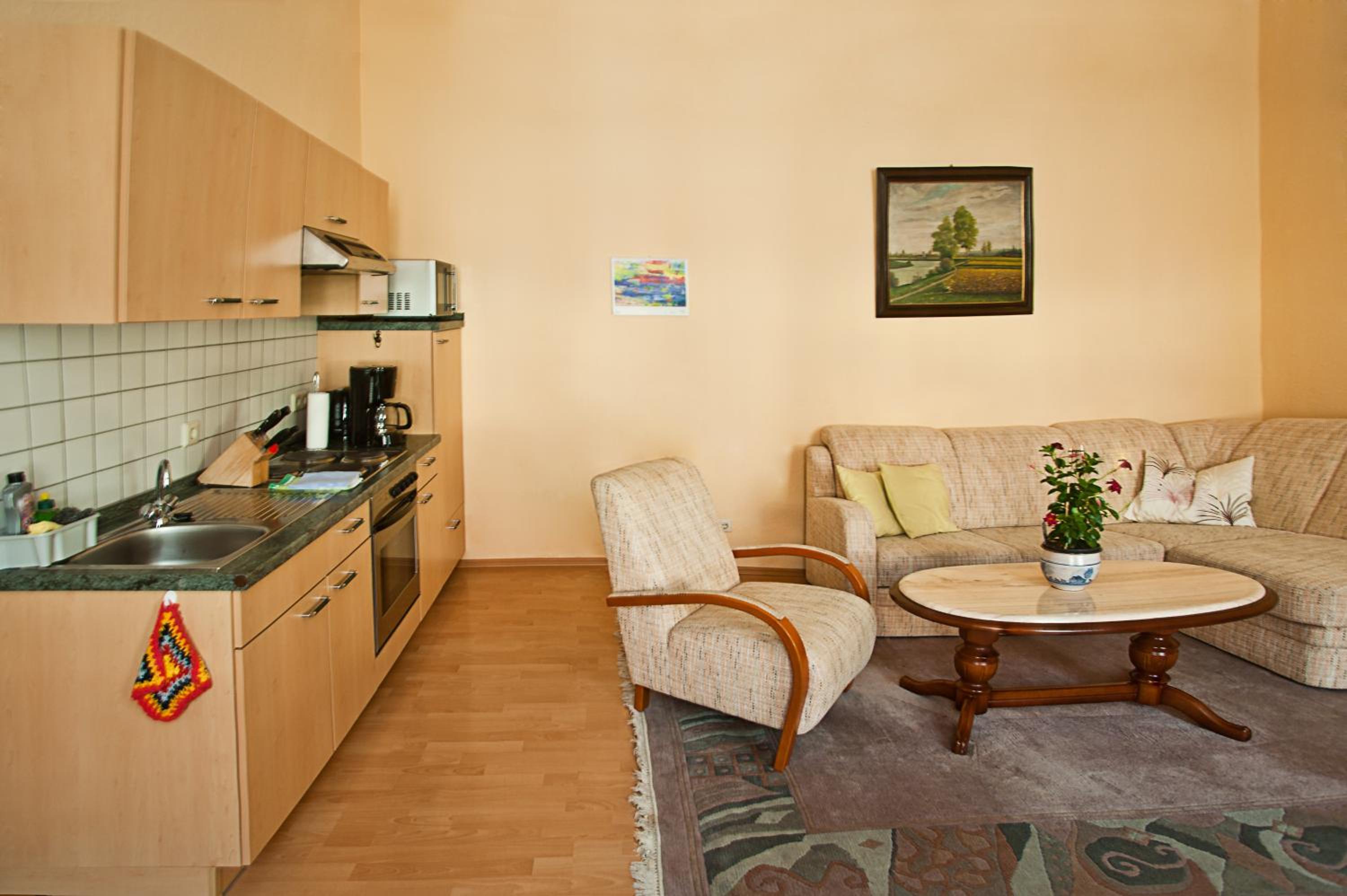 One-Bedroom Apartment - Photo 12