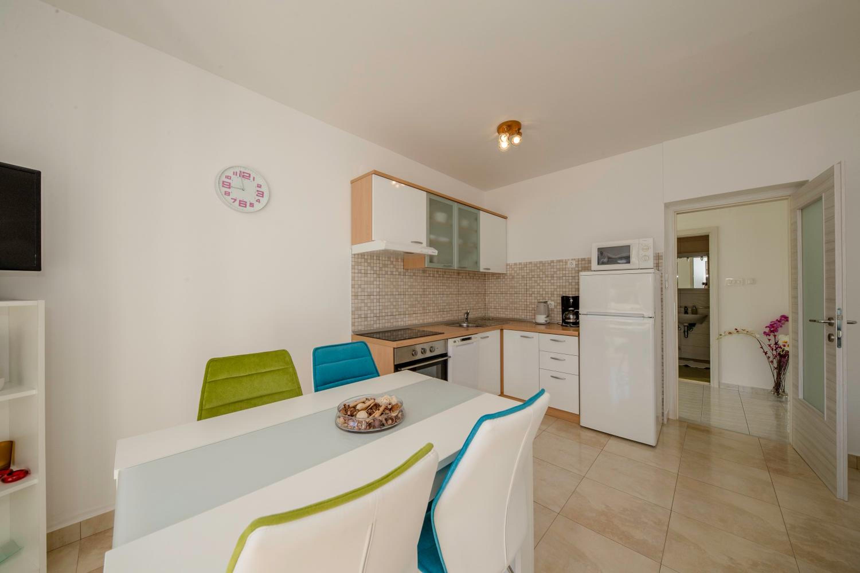 Apartment with Balcony photo 3