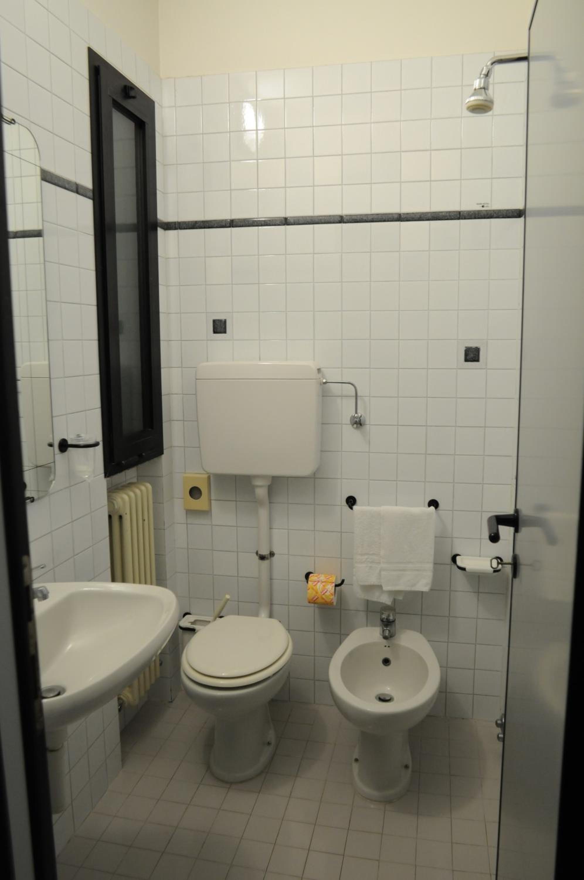 Double or Twin Room - Photo 3