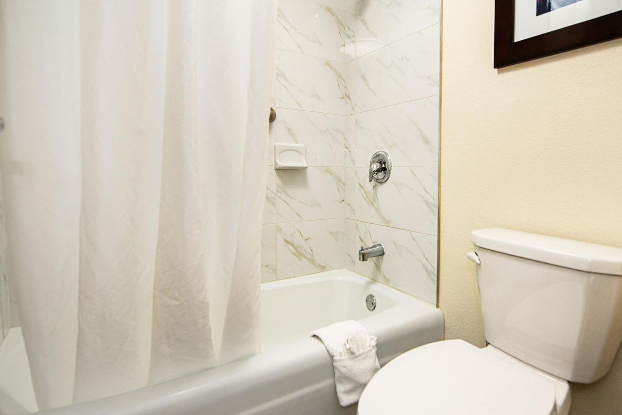 Standard King Room - Non-Smoking  - Photo 2