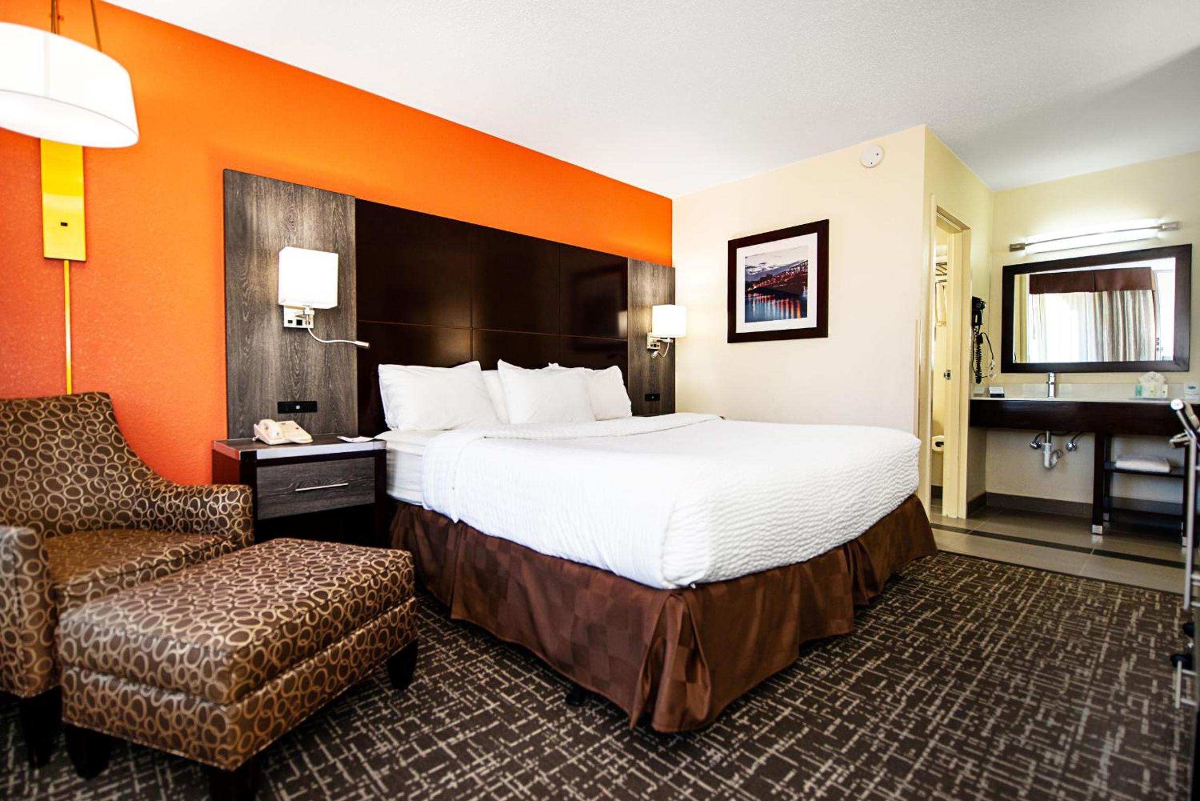 Standard King Room - Non-Smoking  - Photo 1