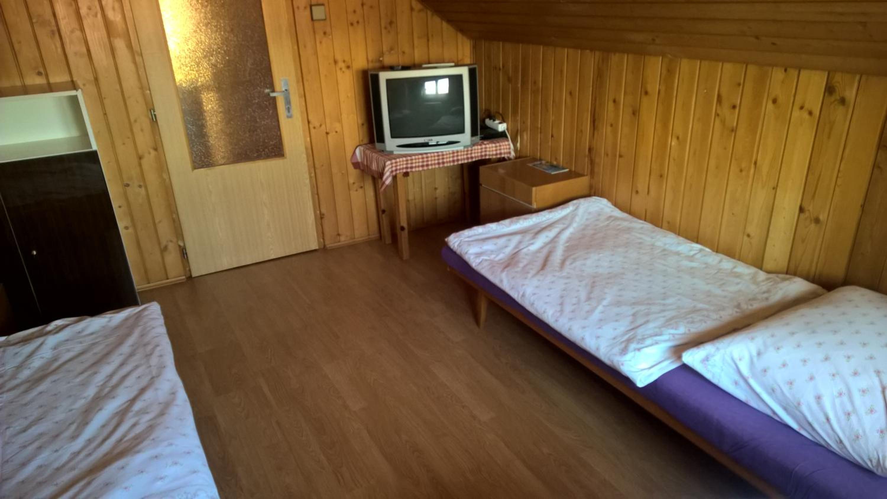 Double or Twin Room with Shared Bathroom photo 1