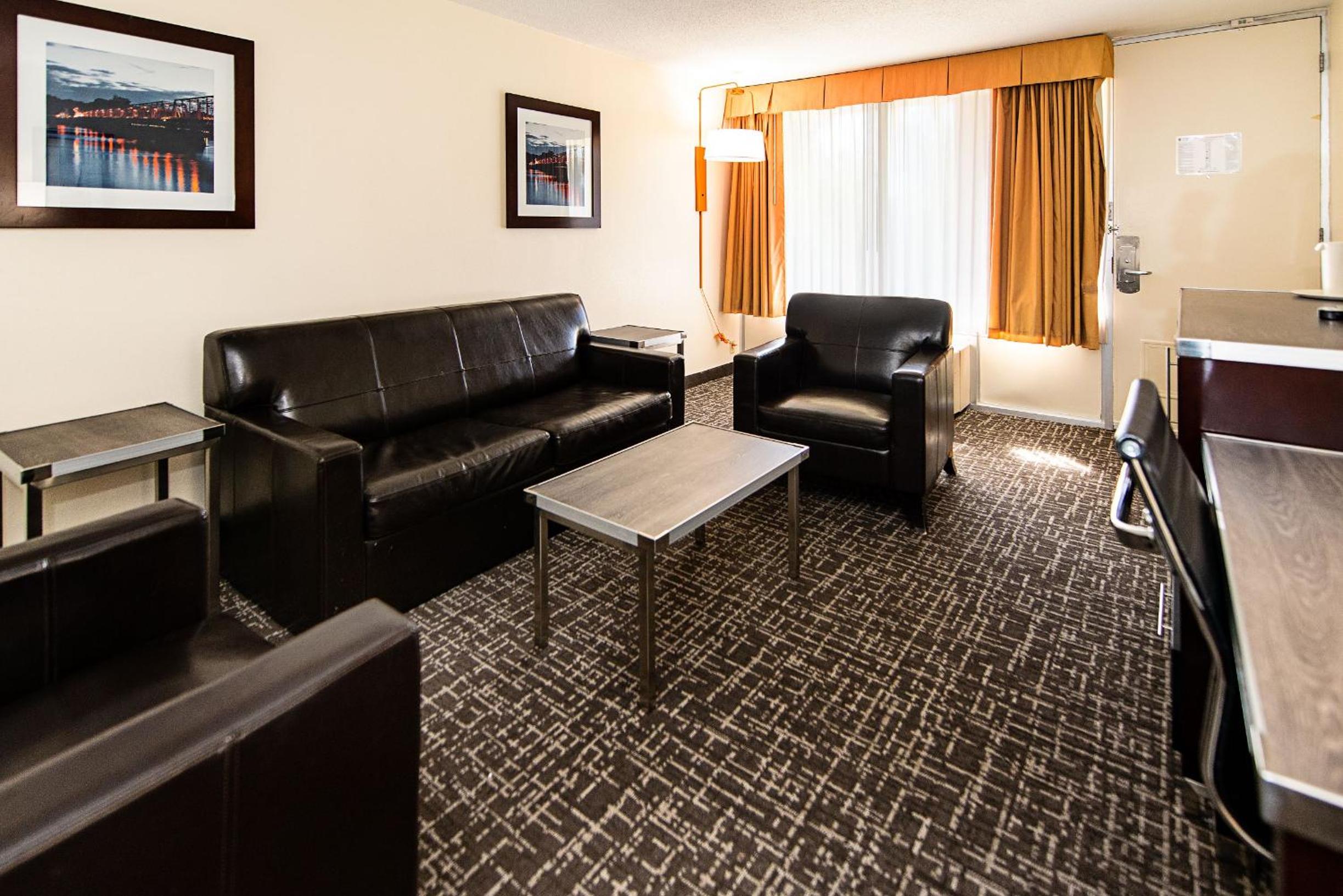 King Suite with Sofa Bed - Non-Smoking photo 1