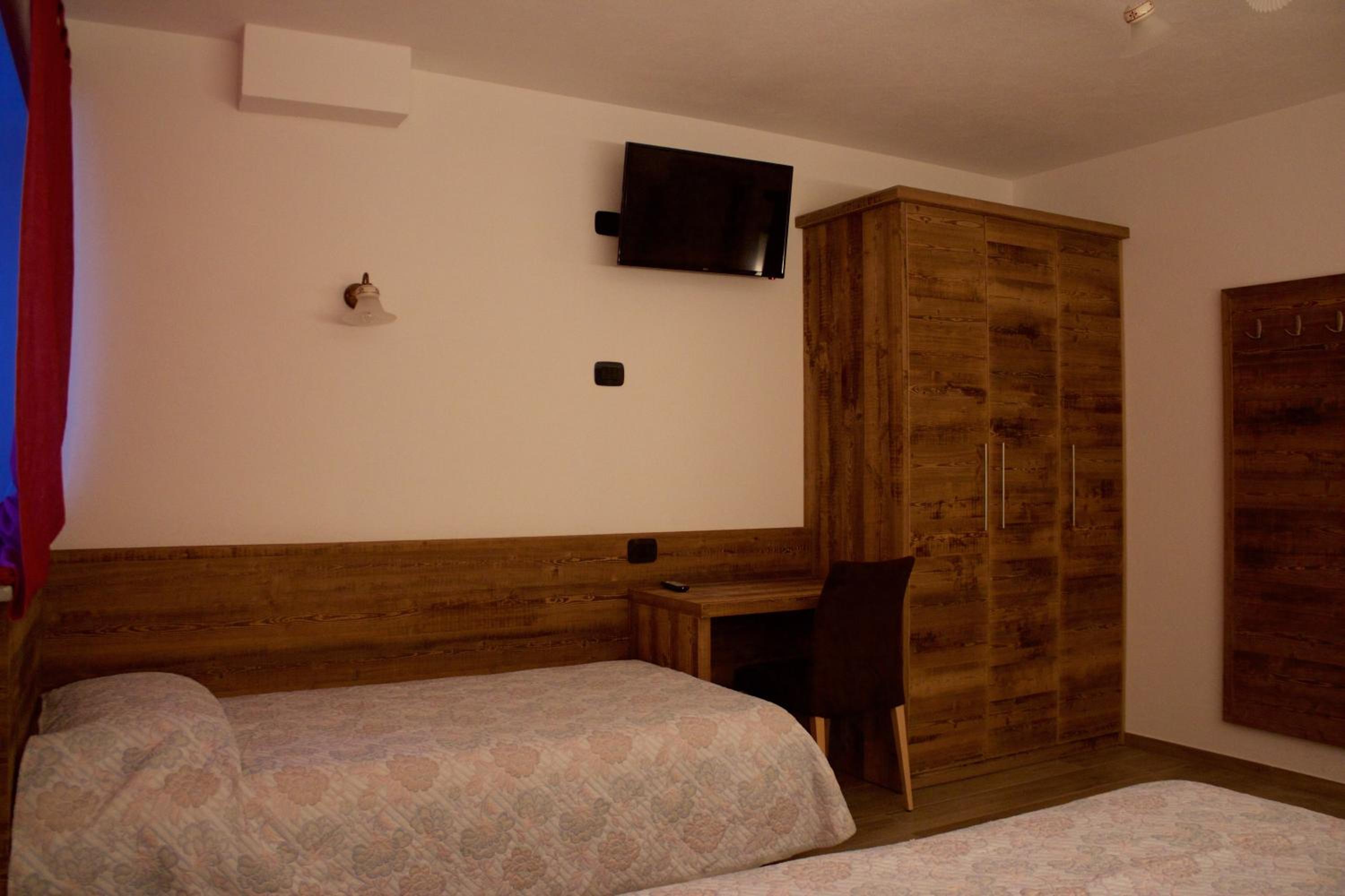 Comfort Triple Room with Shower - Photo 1