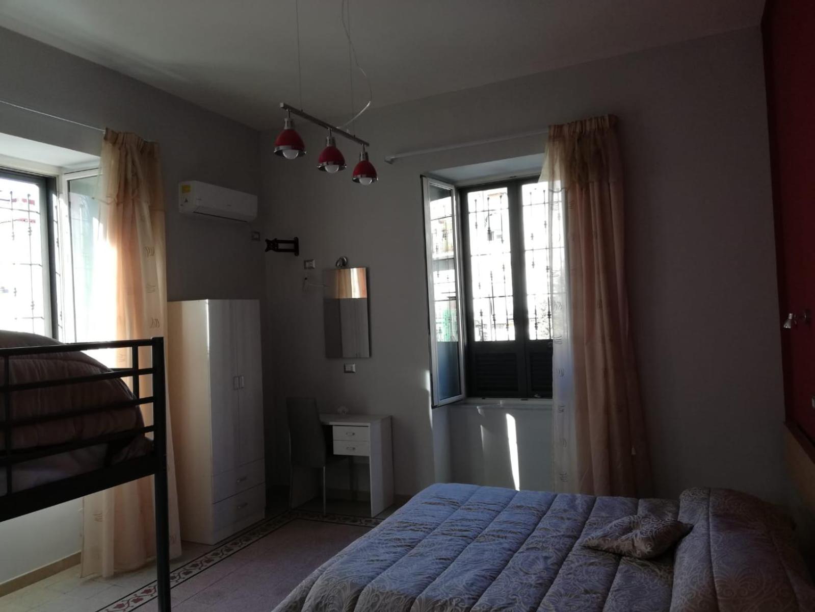 Double Room with Extra Bed and private bathroom - Photo 7