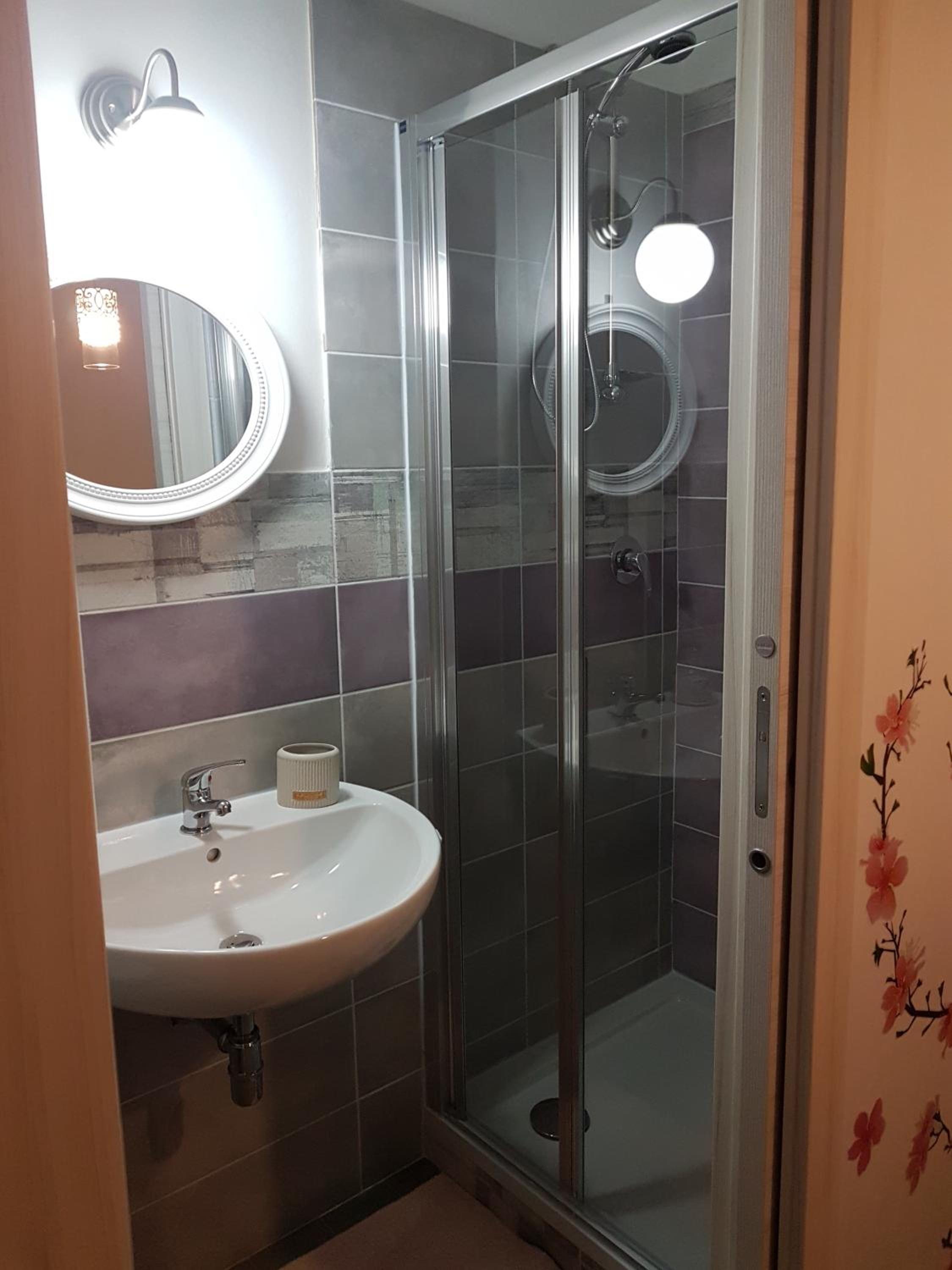Budget Double or Twin Room - Photo 5