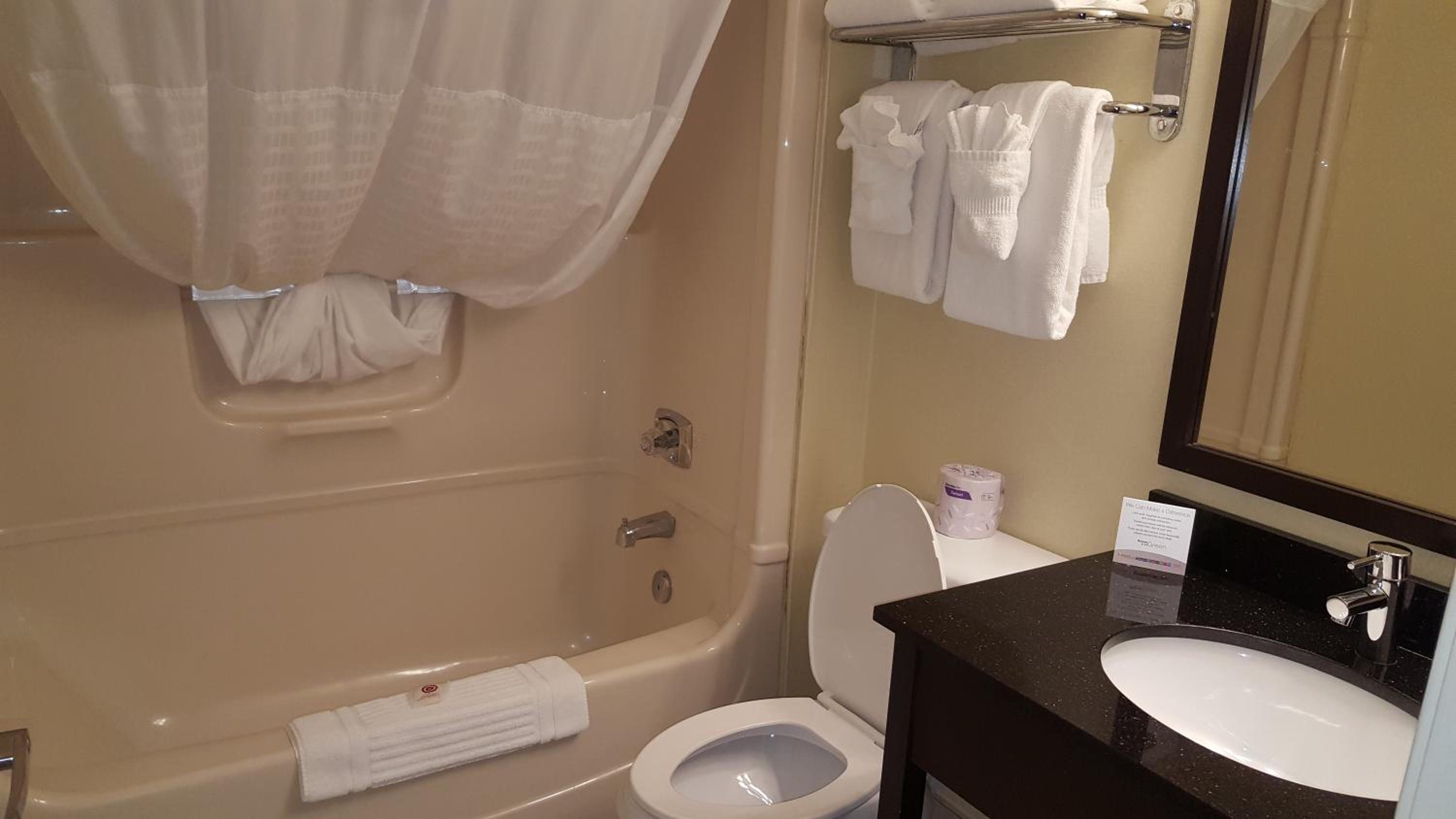 Queen Room with Two Queen Beds - Photo 2