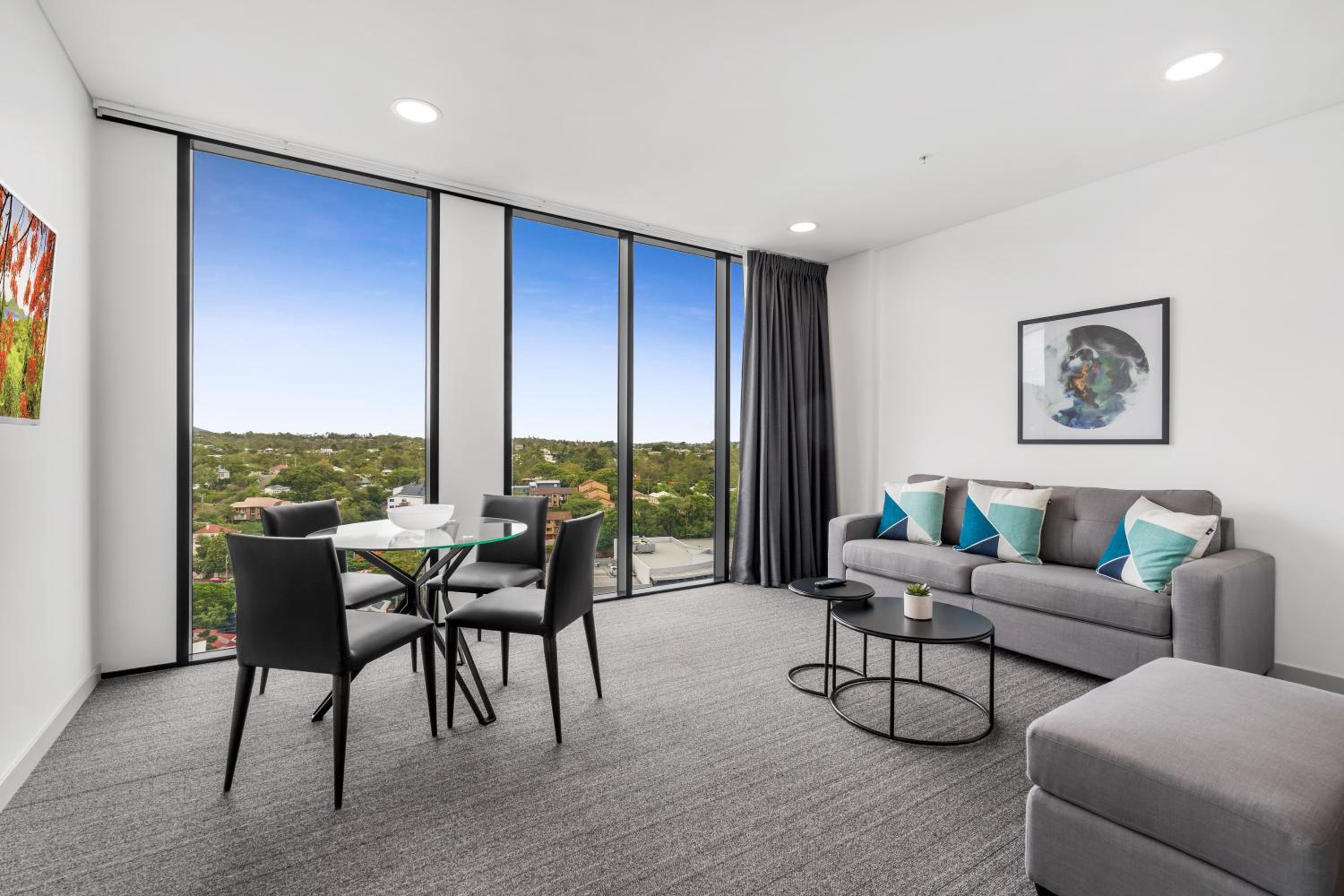 One-Bedroom Suite - Photo 8