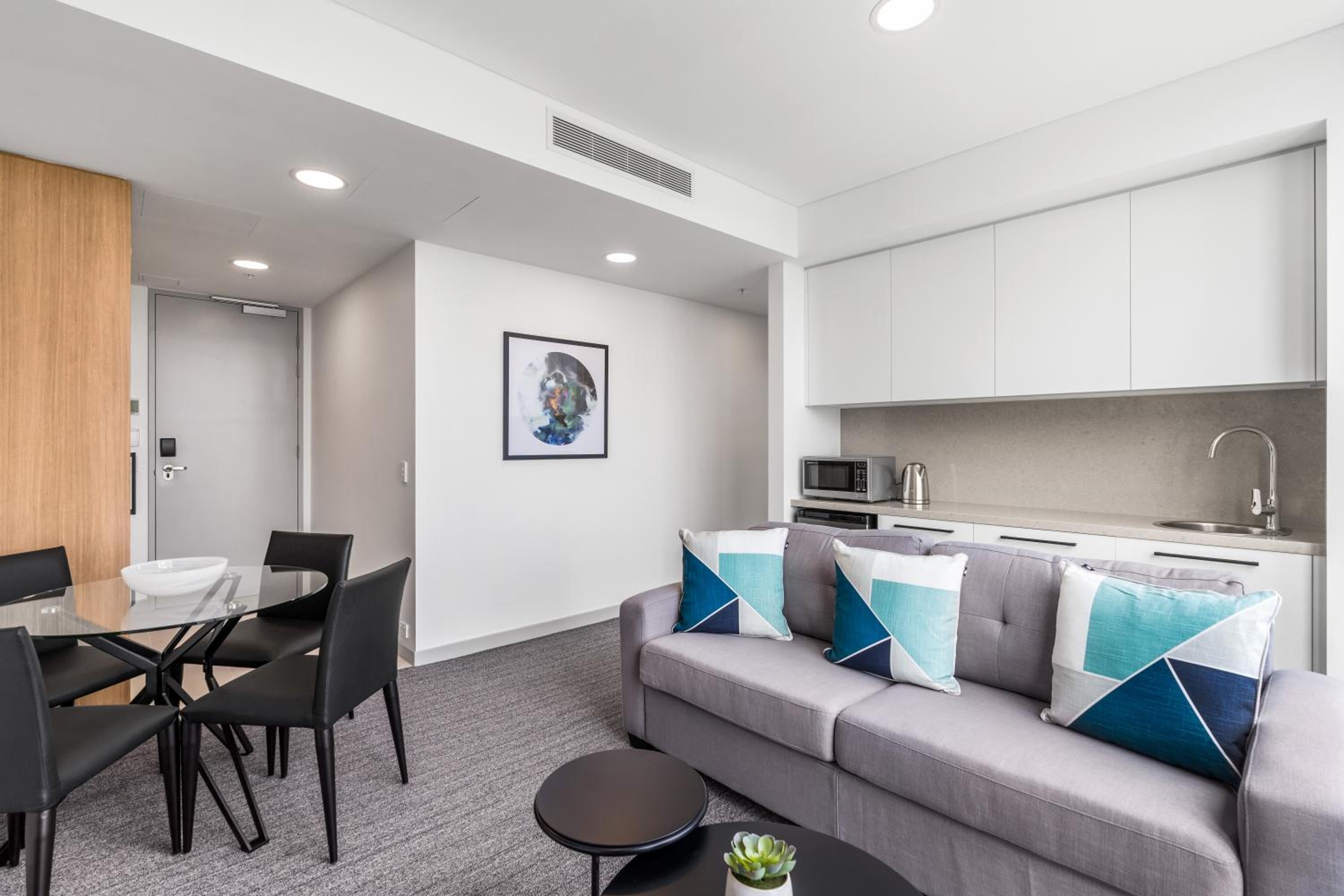 One-Bedroom City View - Photo 9