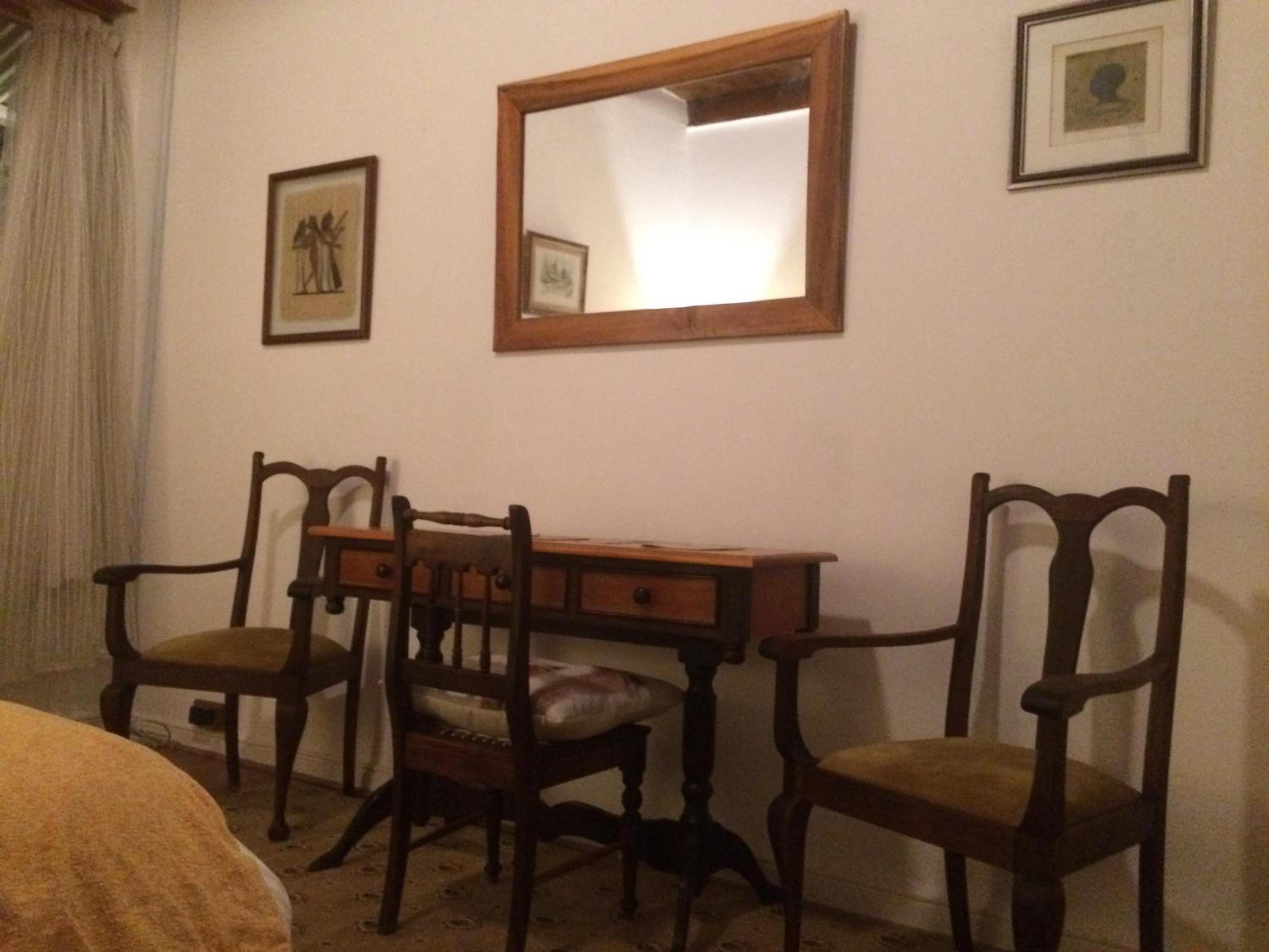 Apartment with Balcony - Photo 4
