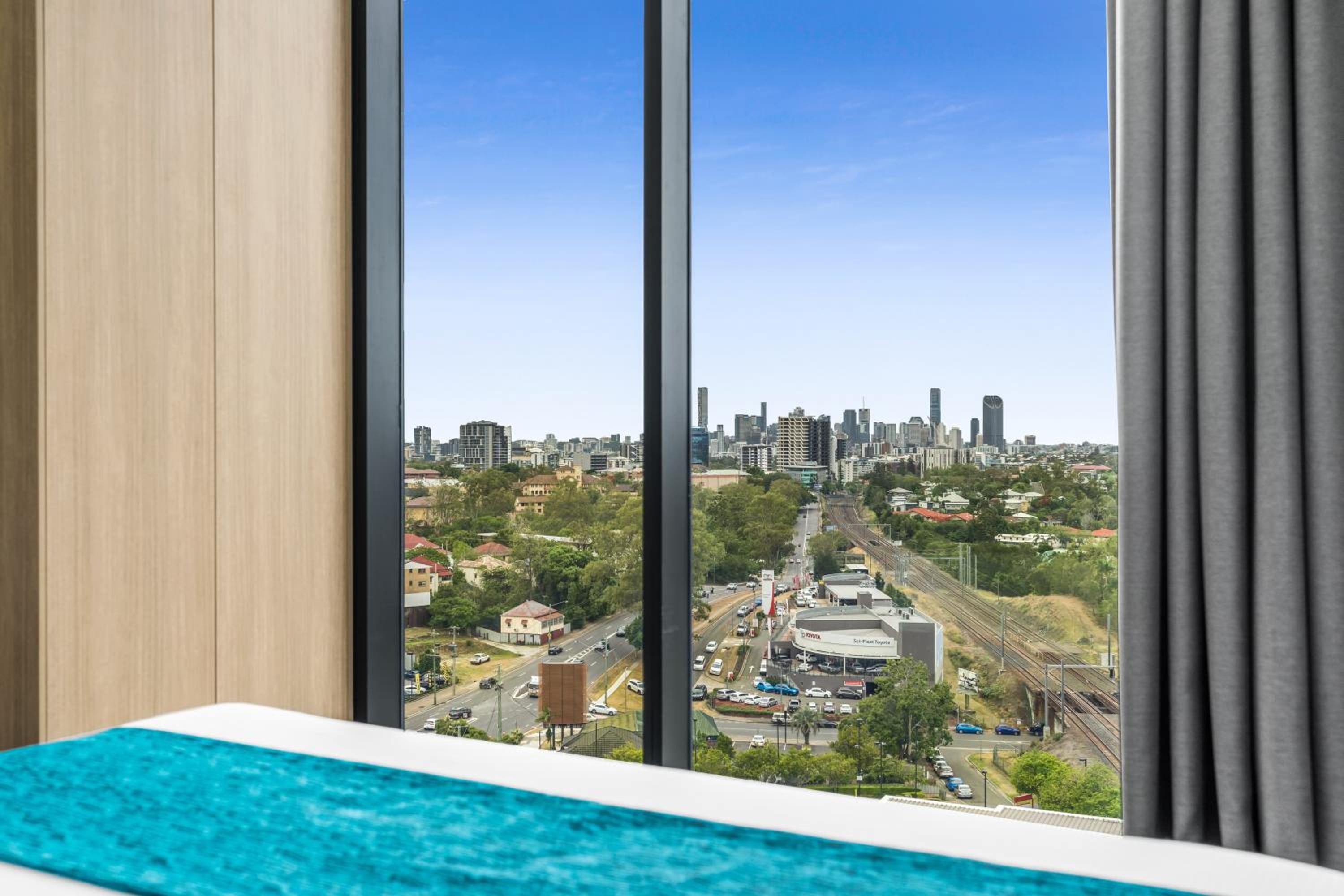 One-Bedroom City View - Photo 2