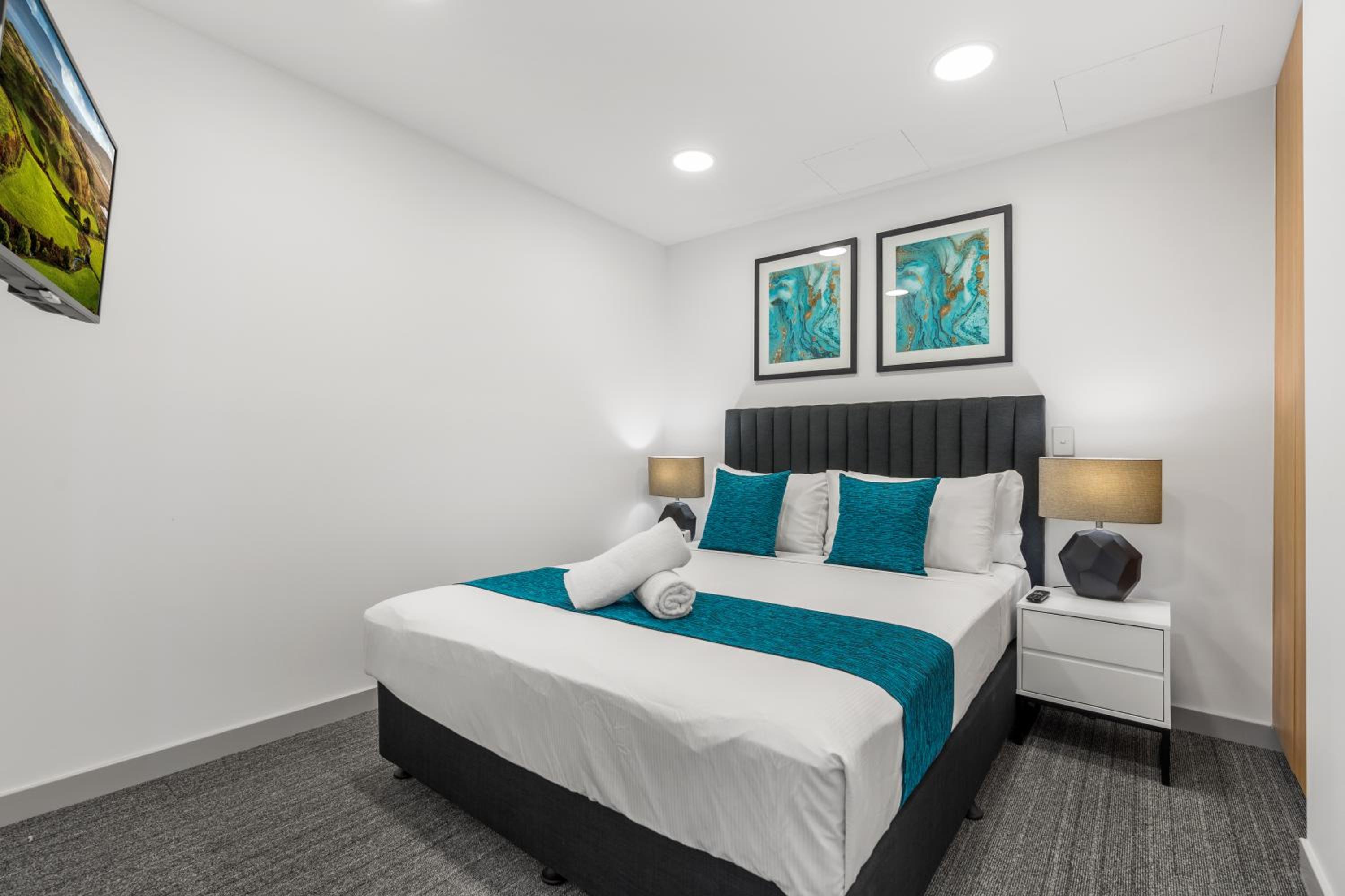 Two-Bedroom Accessible Suite - Photo 3