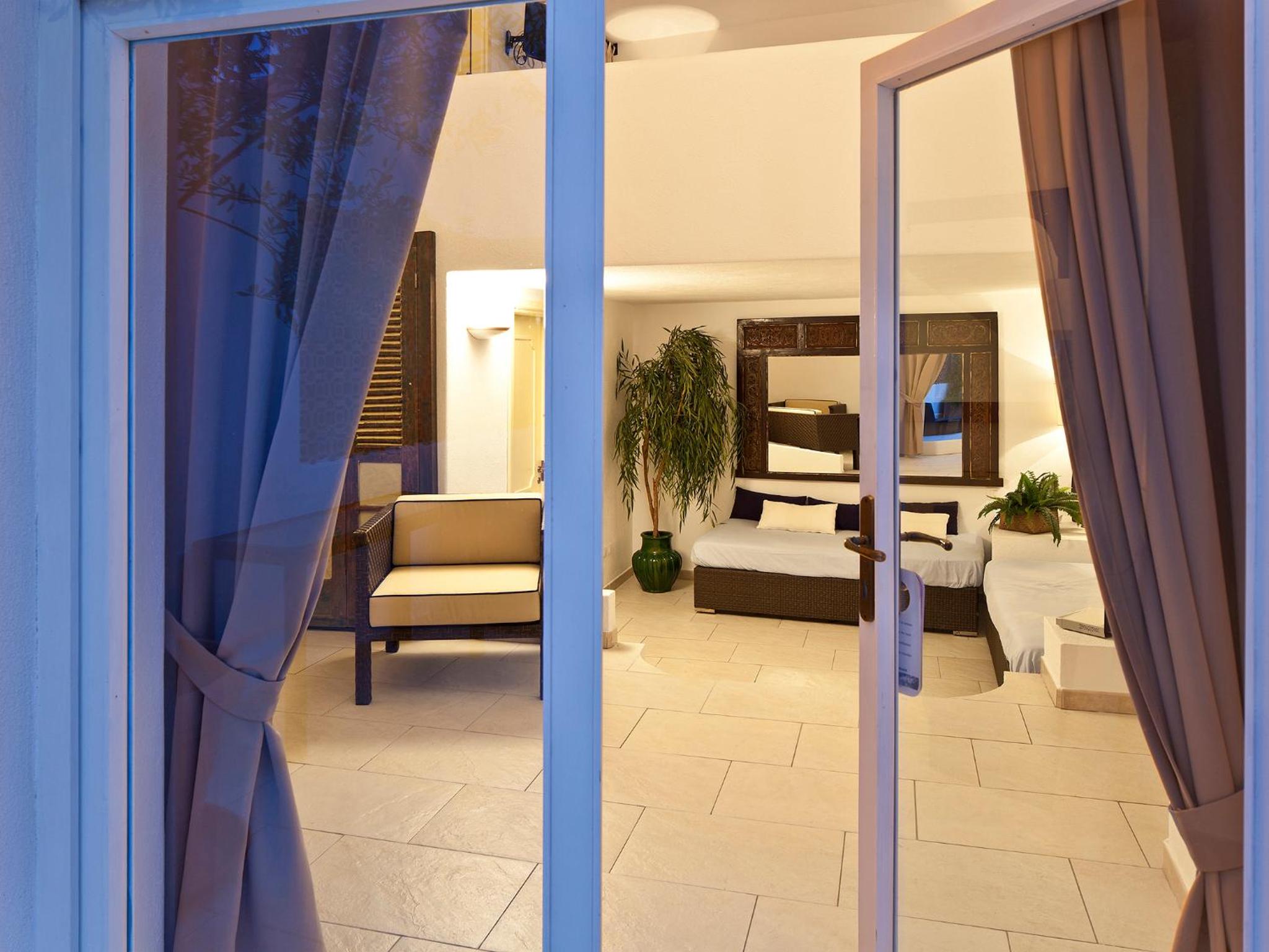 Junior Suite with Balcony and Terrace and Sea View - Photo 14