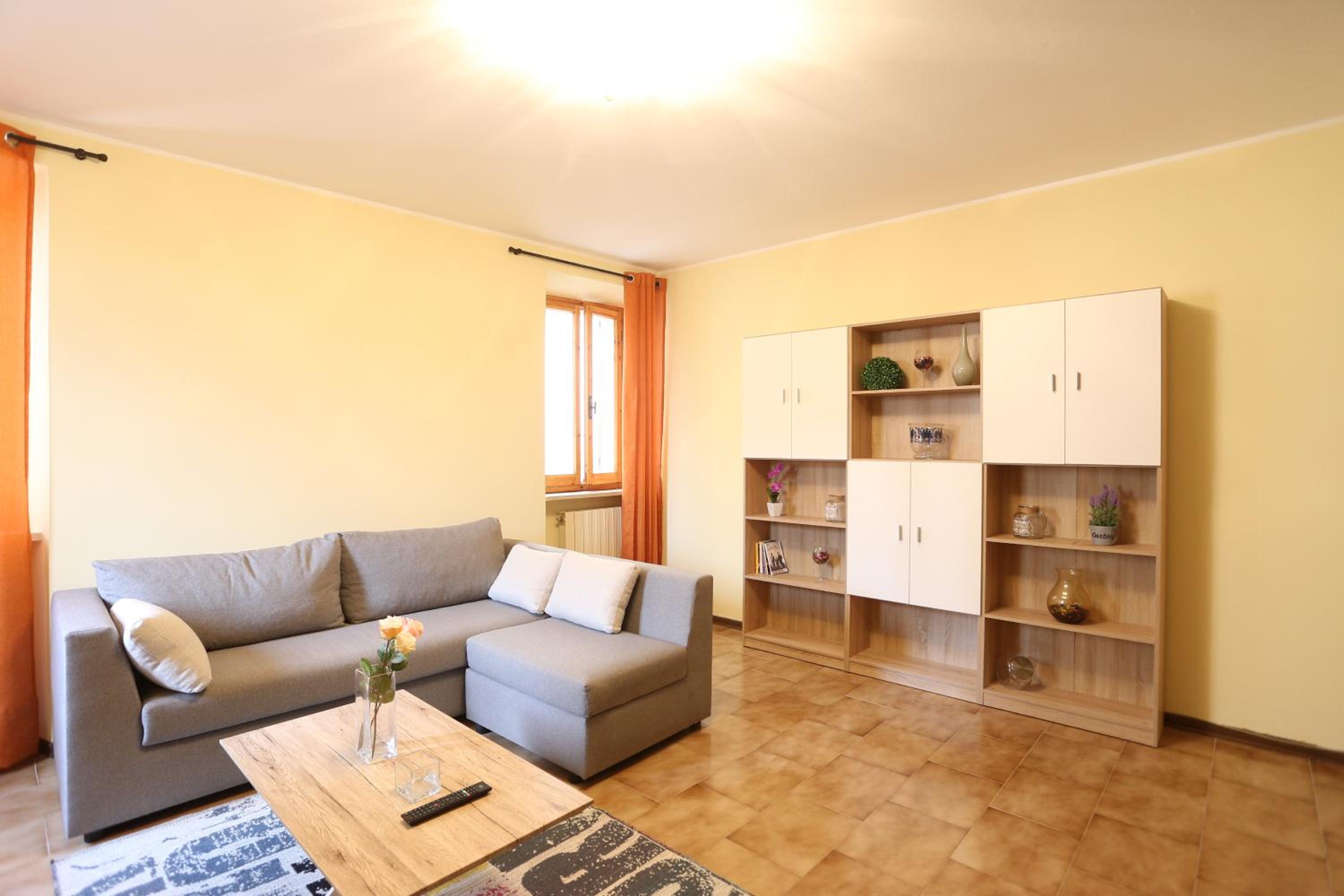 Apartment photo 2