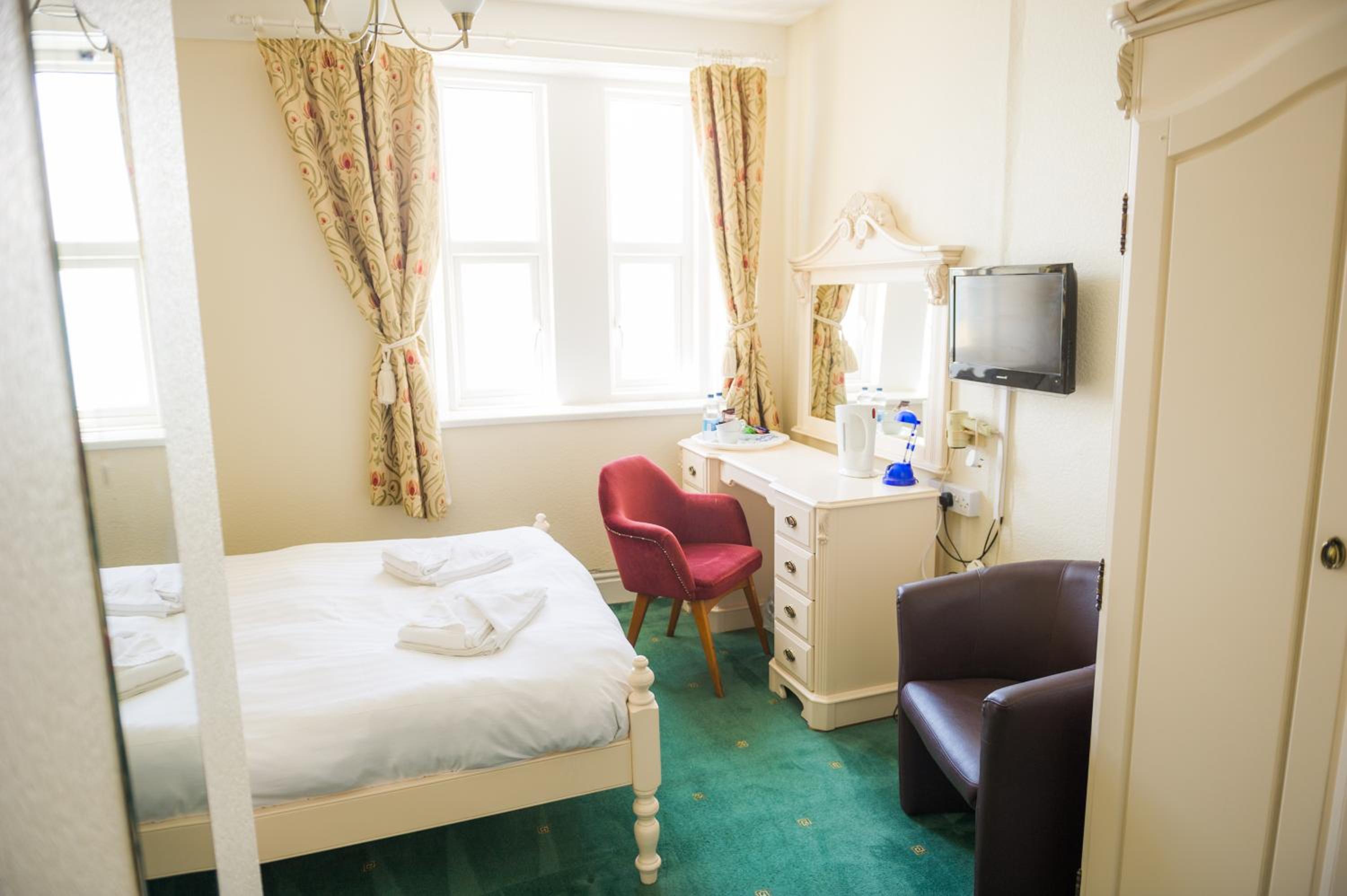 Compact Double Room photo 2