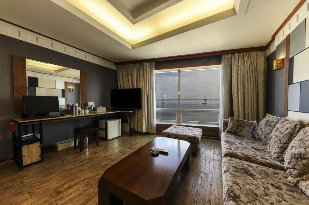 Royal Suite with Sea View - Photo 5