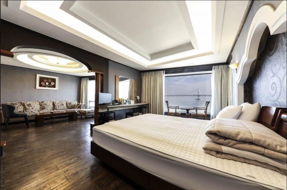 Royal Suite with Sea View - Photo 4