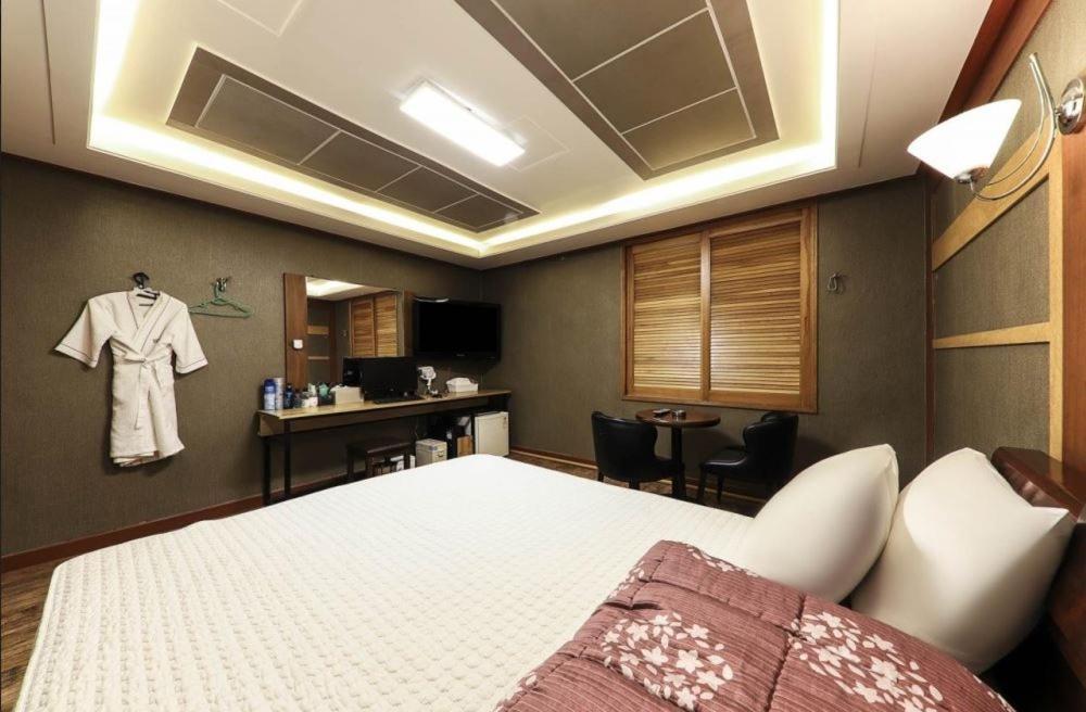 Standard Double Room - Photo 2