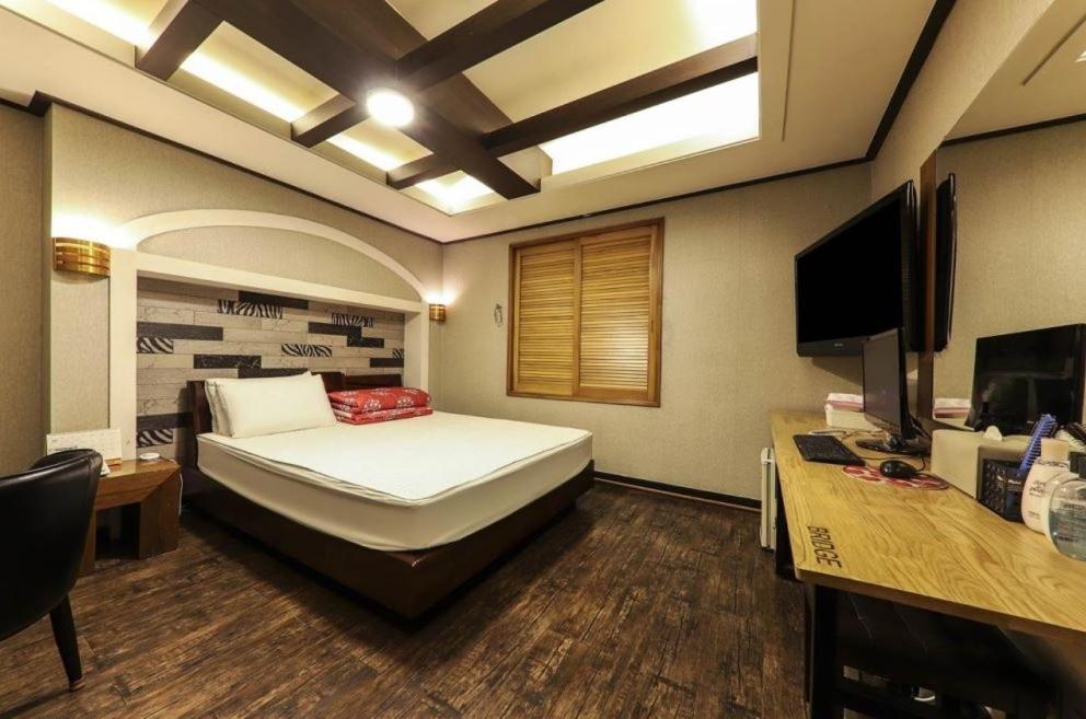 Standard Double Room - Photo 3