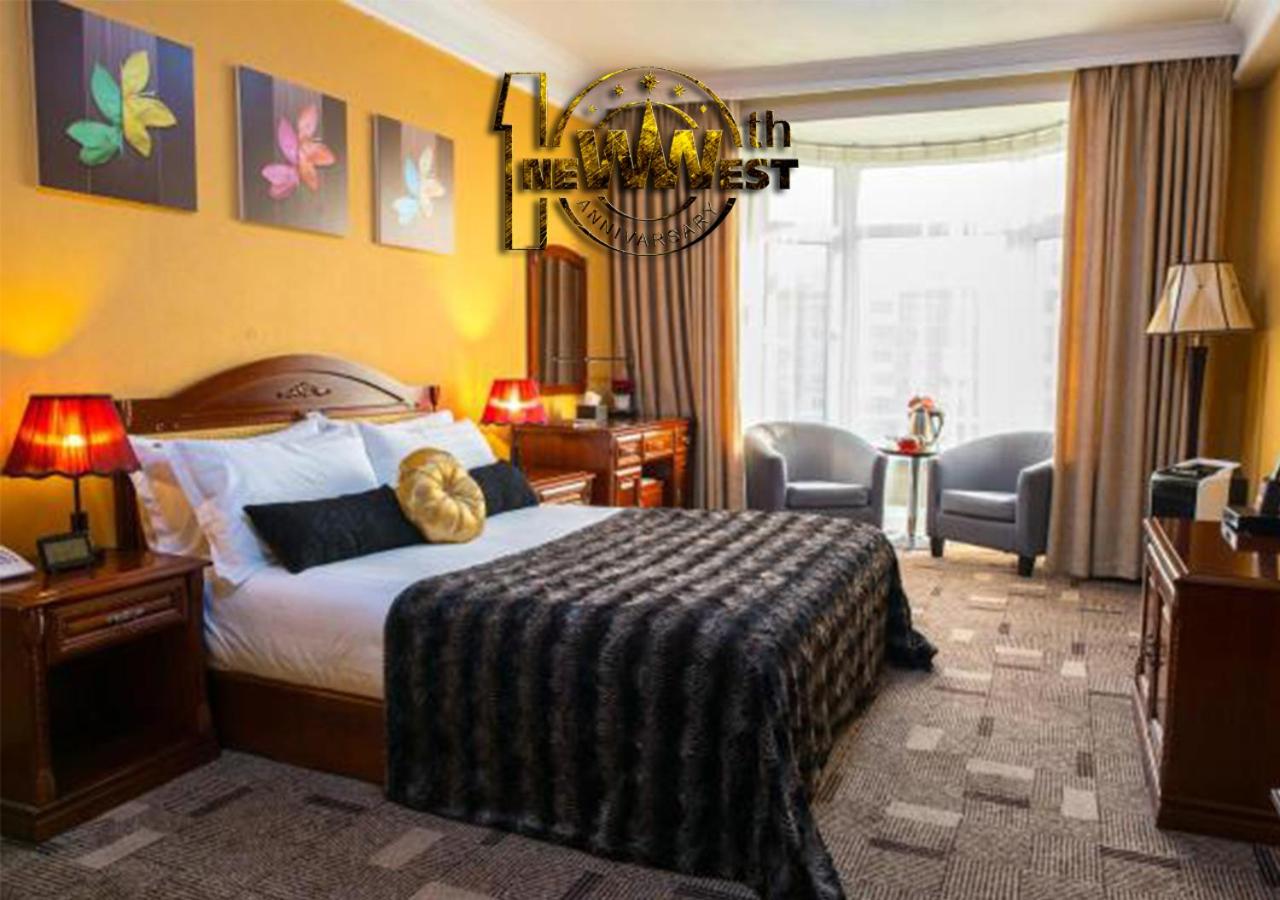 Family Room (2 Adults + 1 Child)