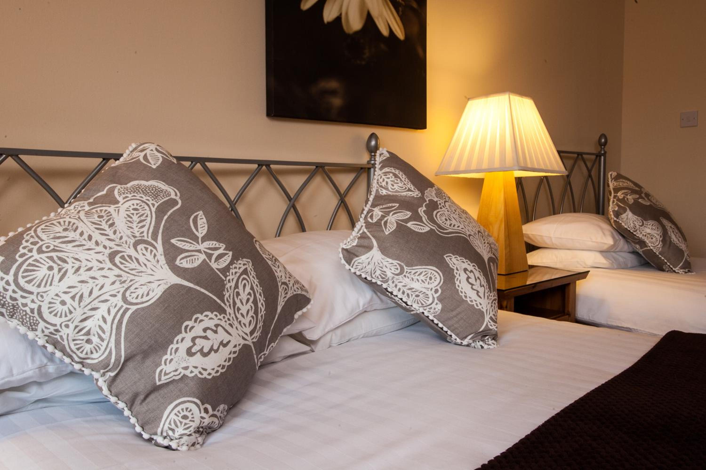 Large Double Or Twin Room photo 3