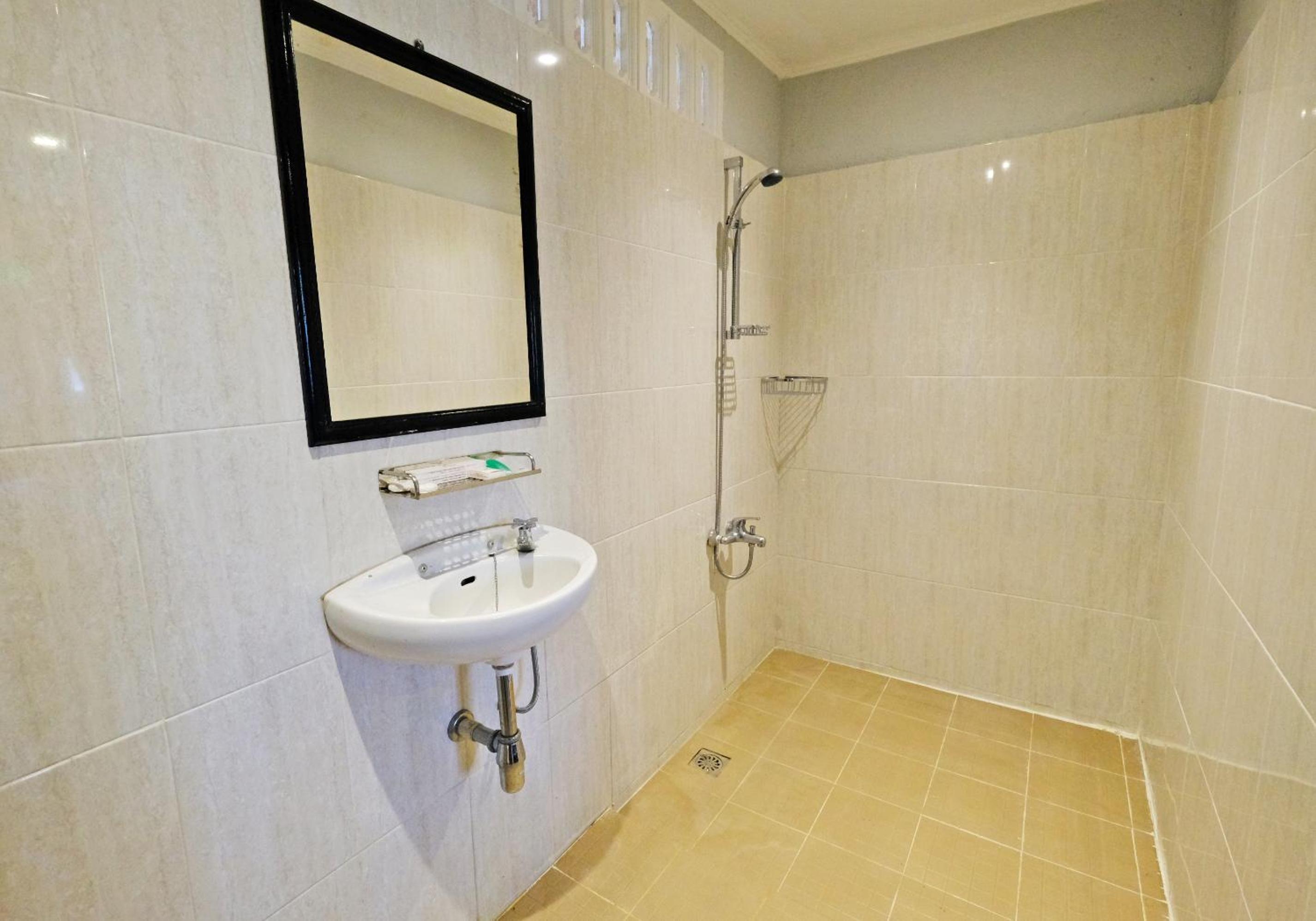Deluxe Twin Room - Photo 10