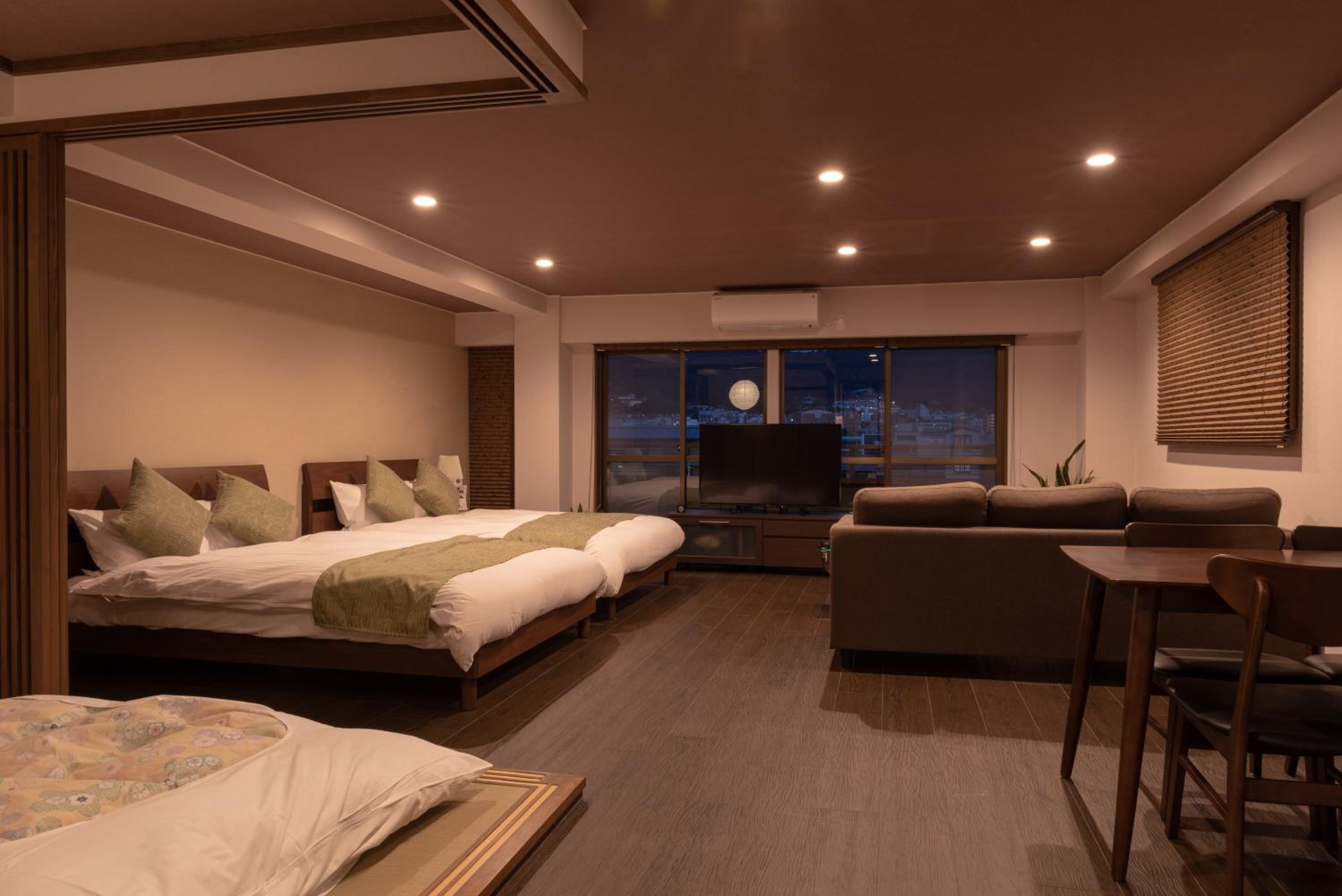 Deluxe Apartment with River and Mountain View