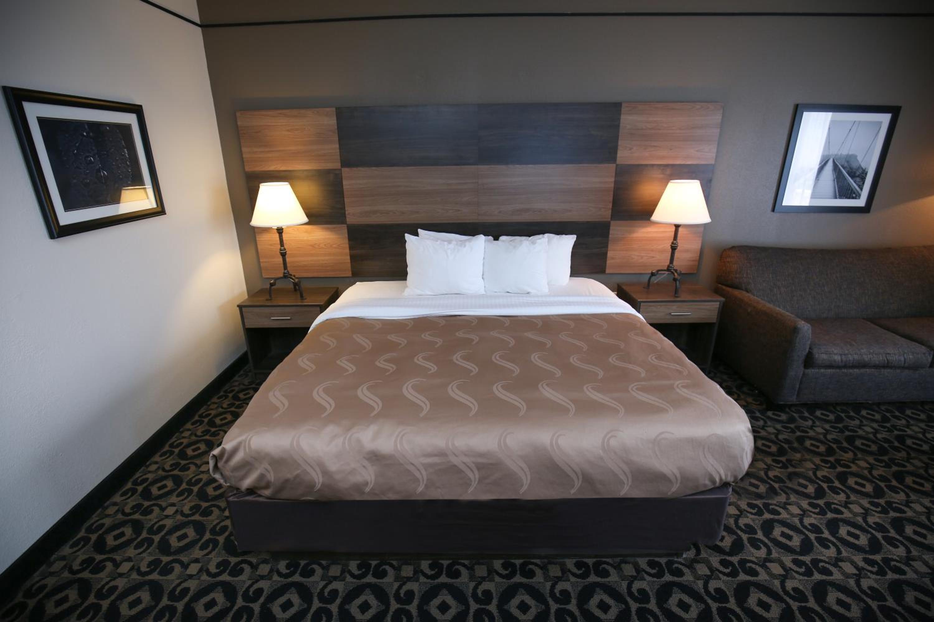 Standard King Room - Non-Smoking  - Photo 12