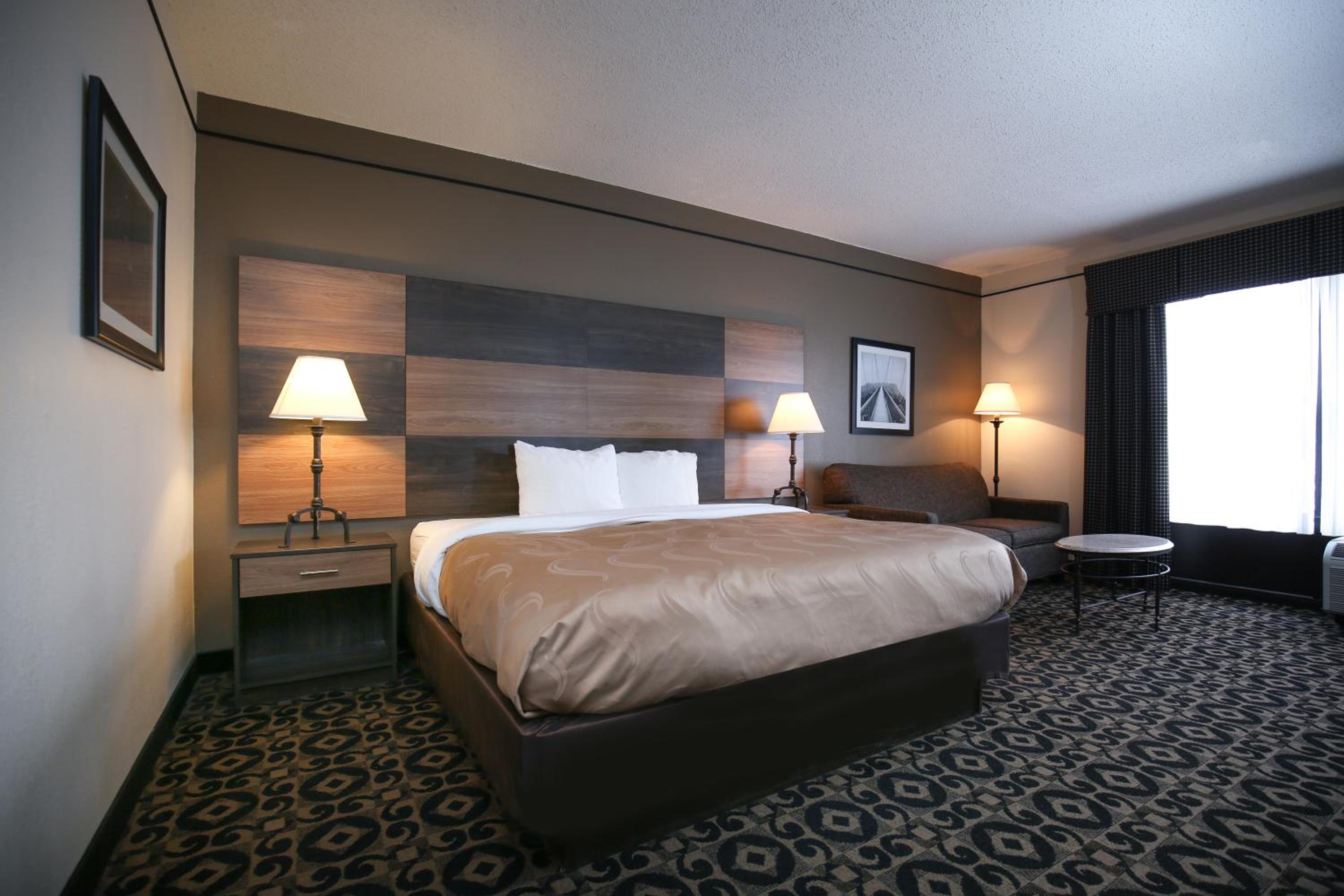 King Suite - Non Smoking - Photo 1