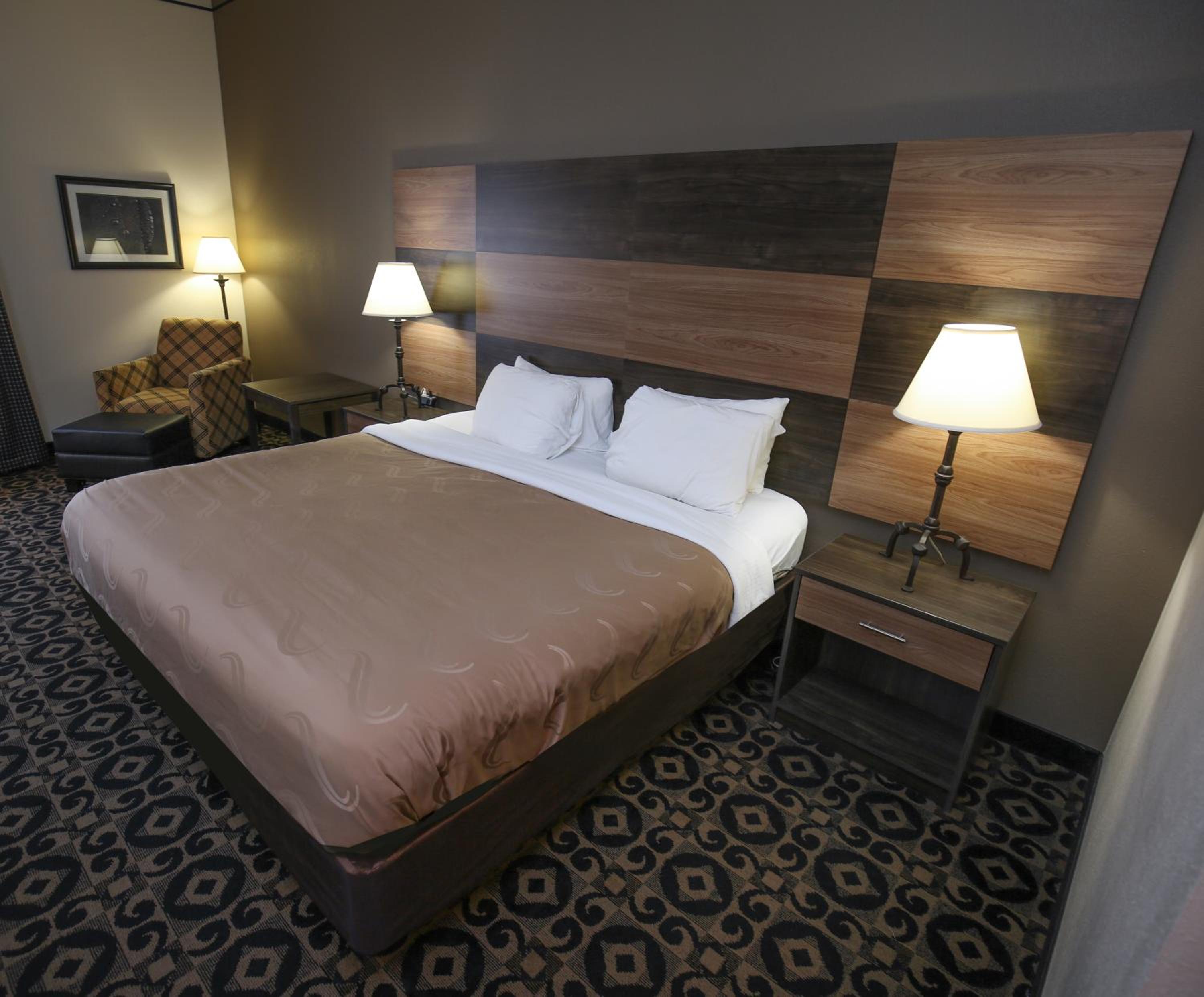 Standard King Room - Non-Smoking  - Photo 1