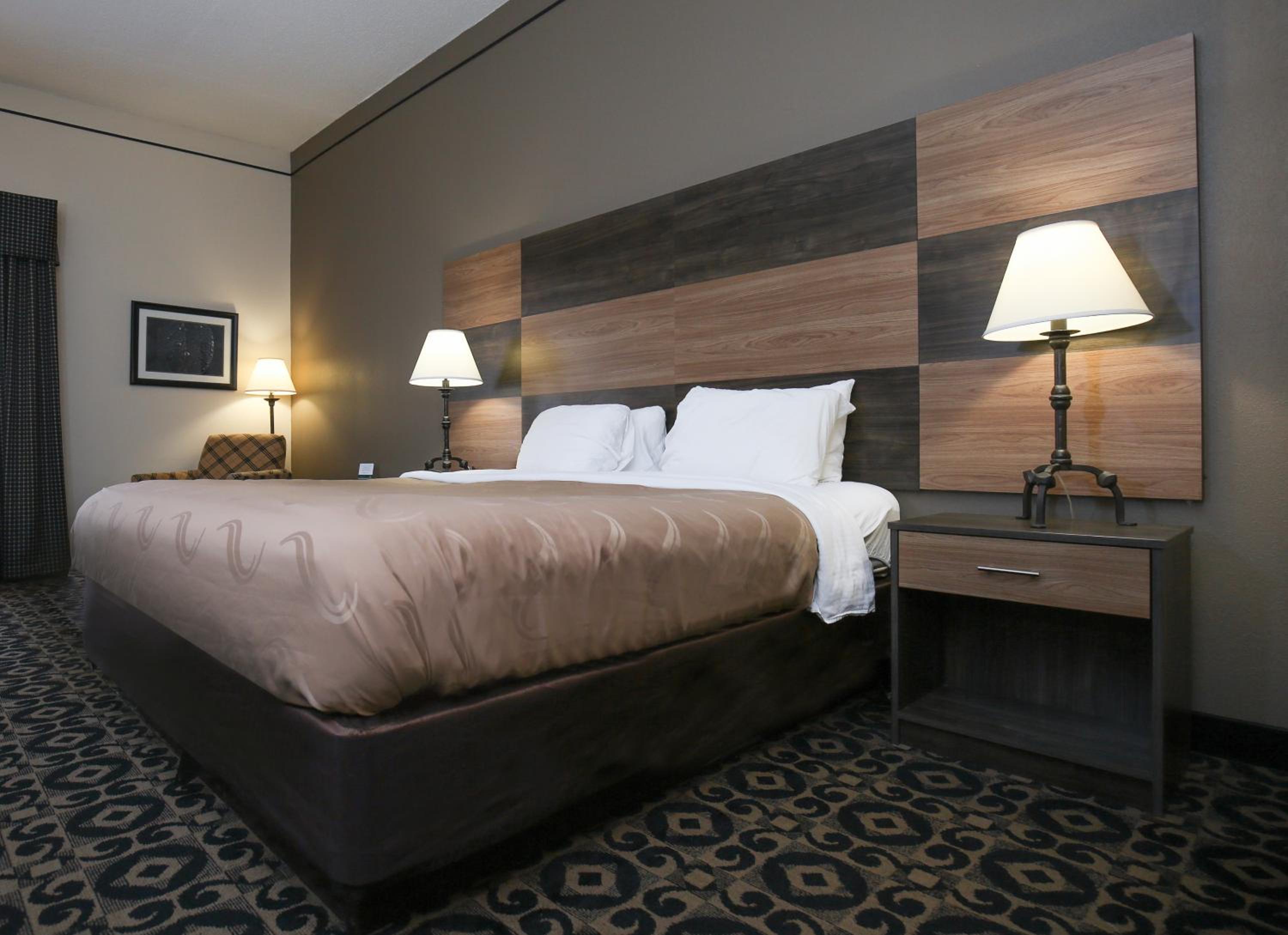 Standard King Room - Non-Smoking  - Photo 5