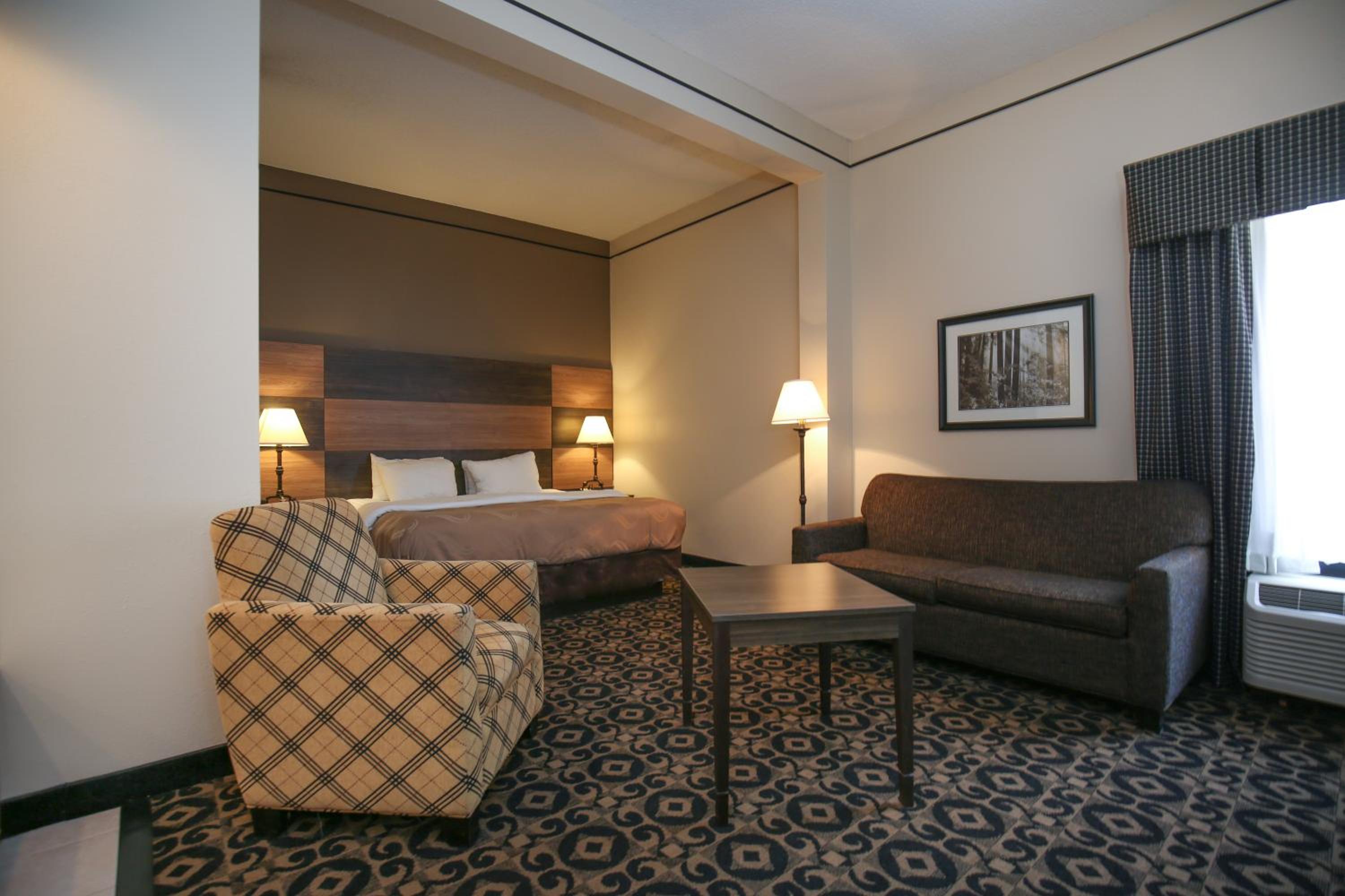 King Suite - Non Smoking - Photo 2
